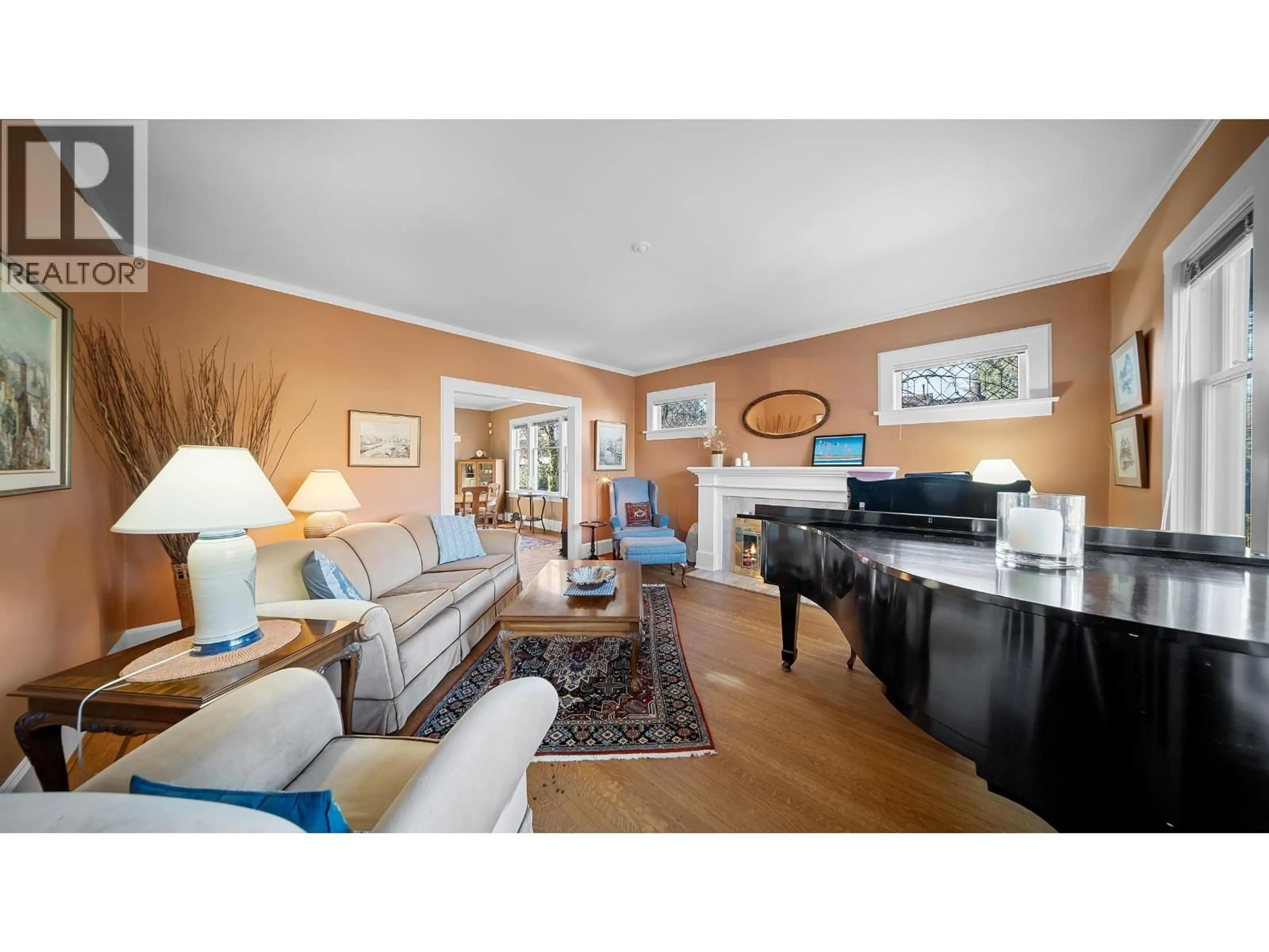 Living room with furniture, wood/laminate floor for 1896 14TH AVENUE, Vancouver British Columbia V6J2J9