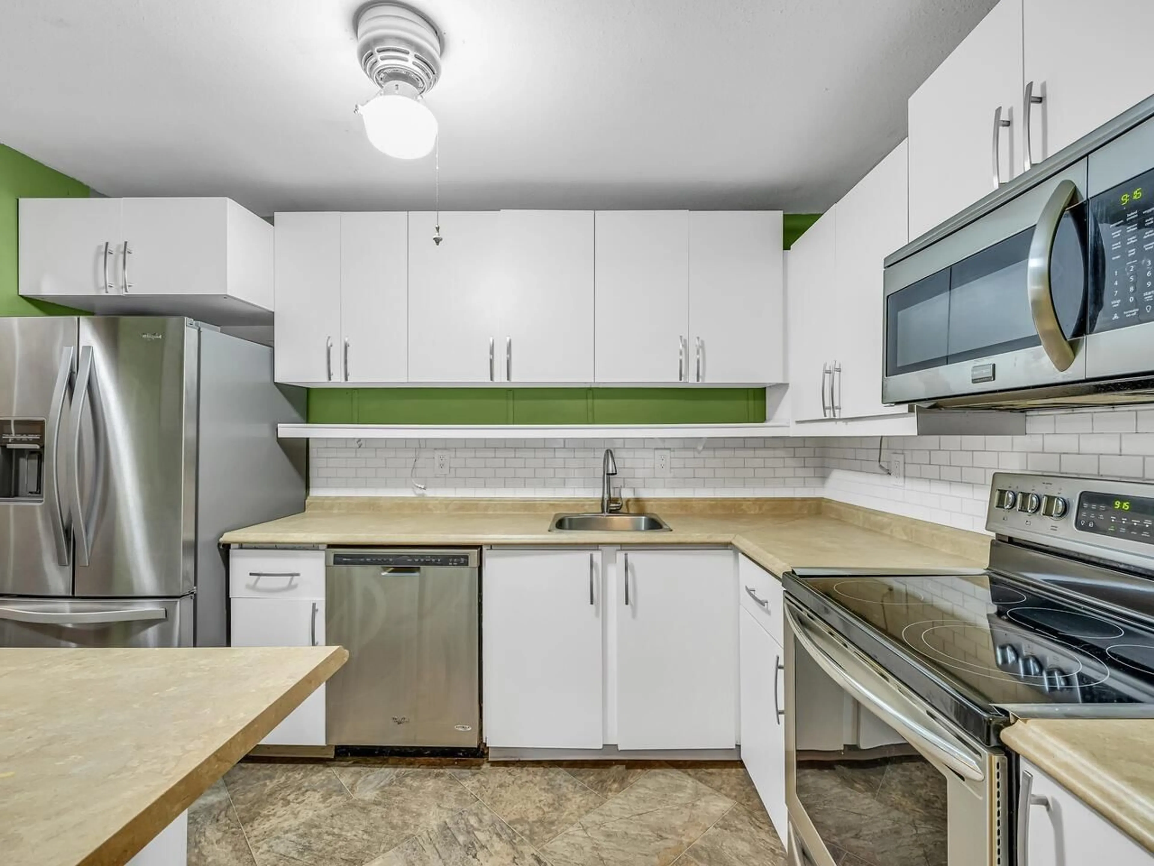 Standard kitchen, unknown for 211 - 10157 UNIVERSITY DRIVE, Surrey British Columbia V3T5L7