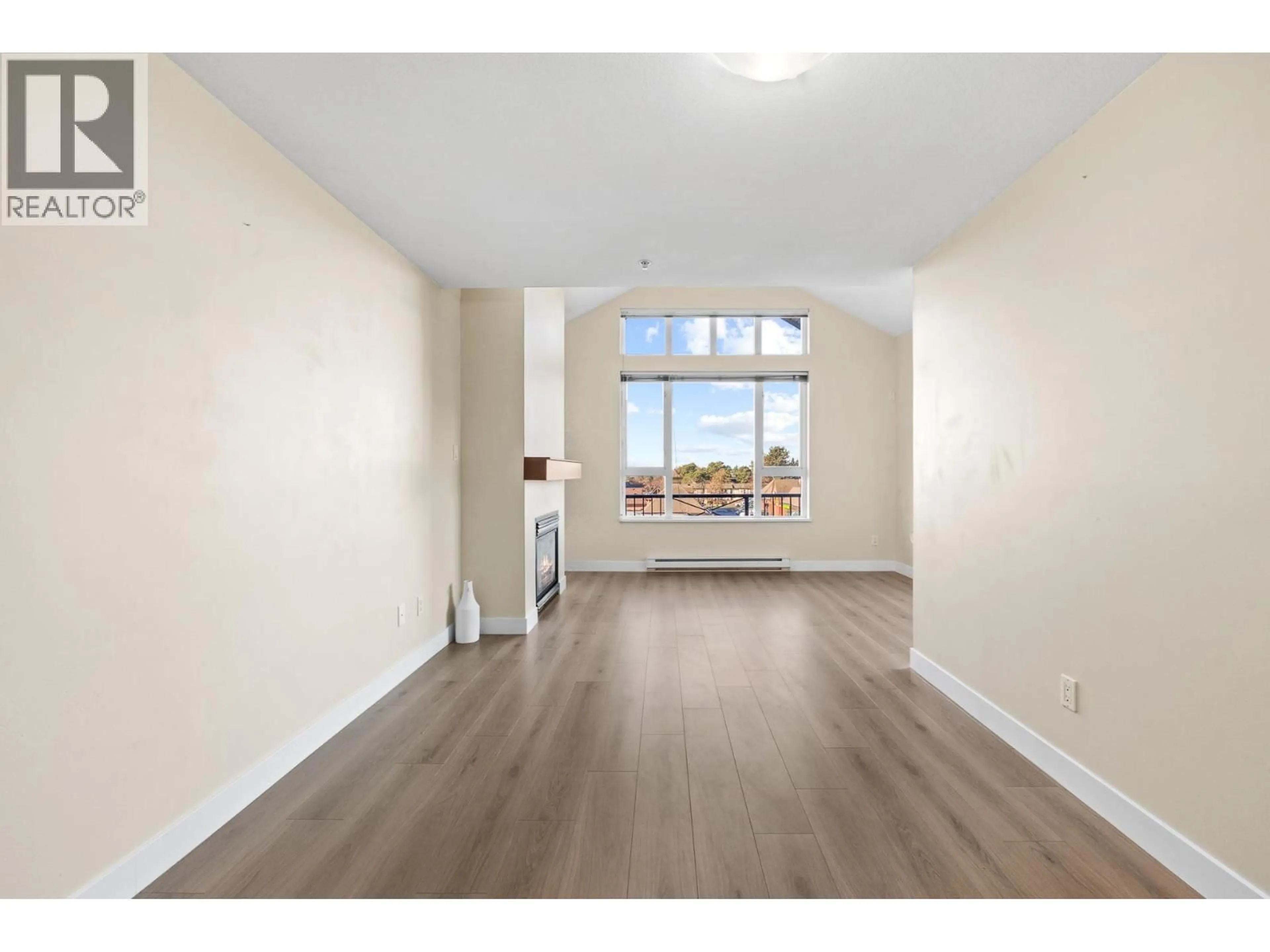 A pic of a room for 417 - 7089 MONT ROYAL SQUARE, Vancouver British Columbia V5S4W6