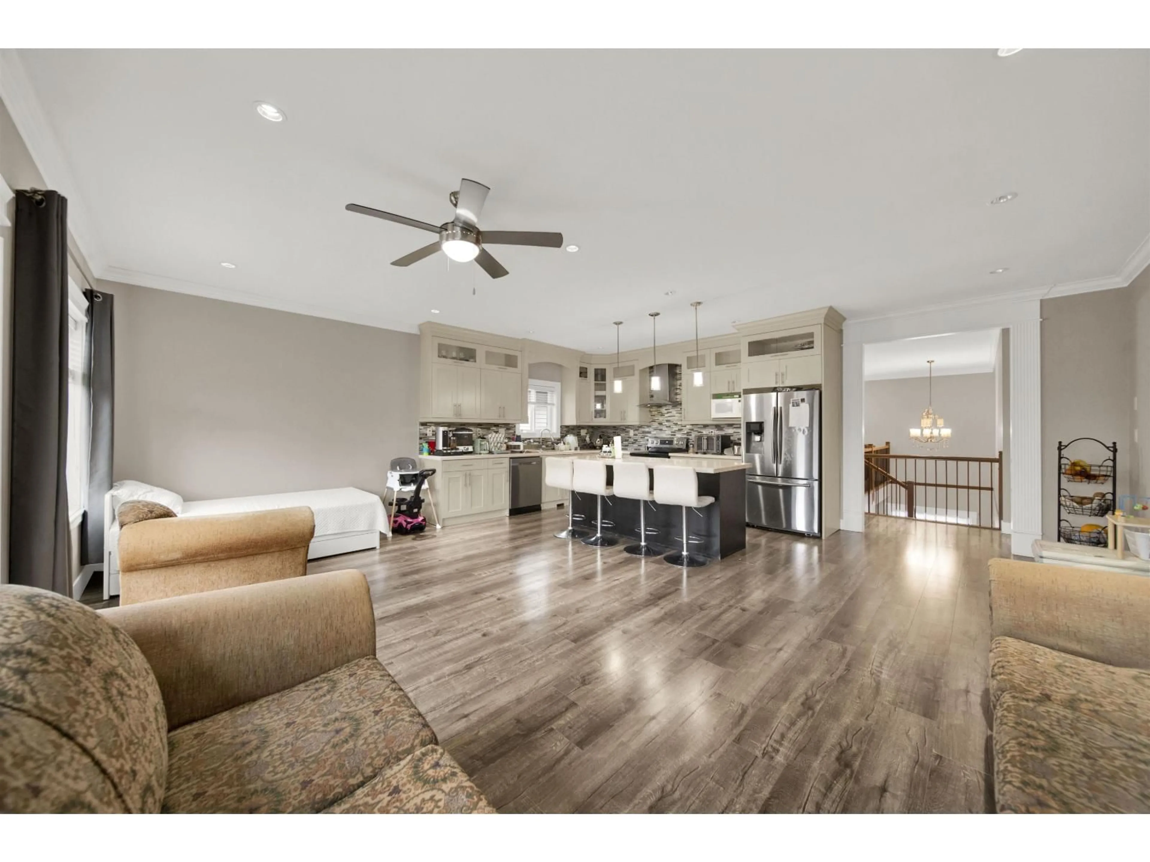 Open concept kitchen, unknown for 3176 ENGINEER CRESCENT, Abbotsford British Columbia V4X0A7