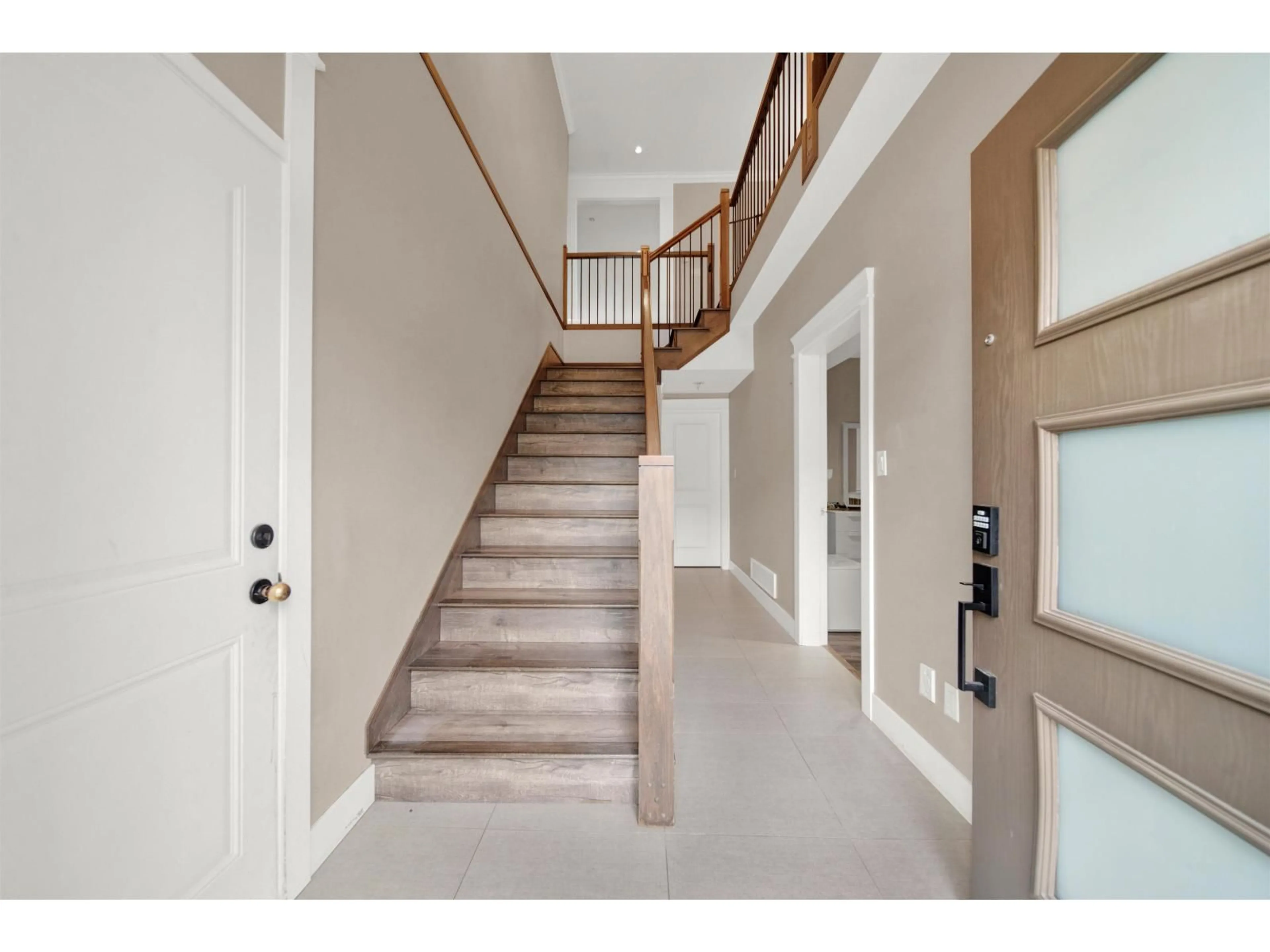 Indoor entryway for 3176 ENGINEER CRESCENT, Abbotsford British Columbia V4X0A7