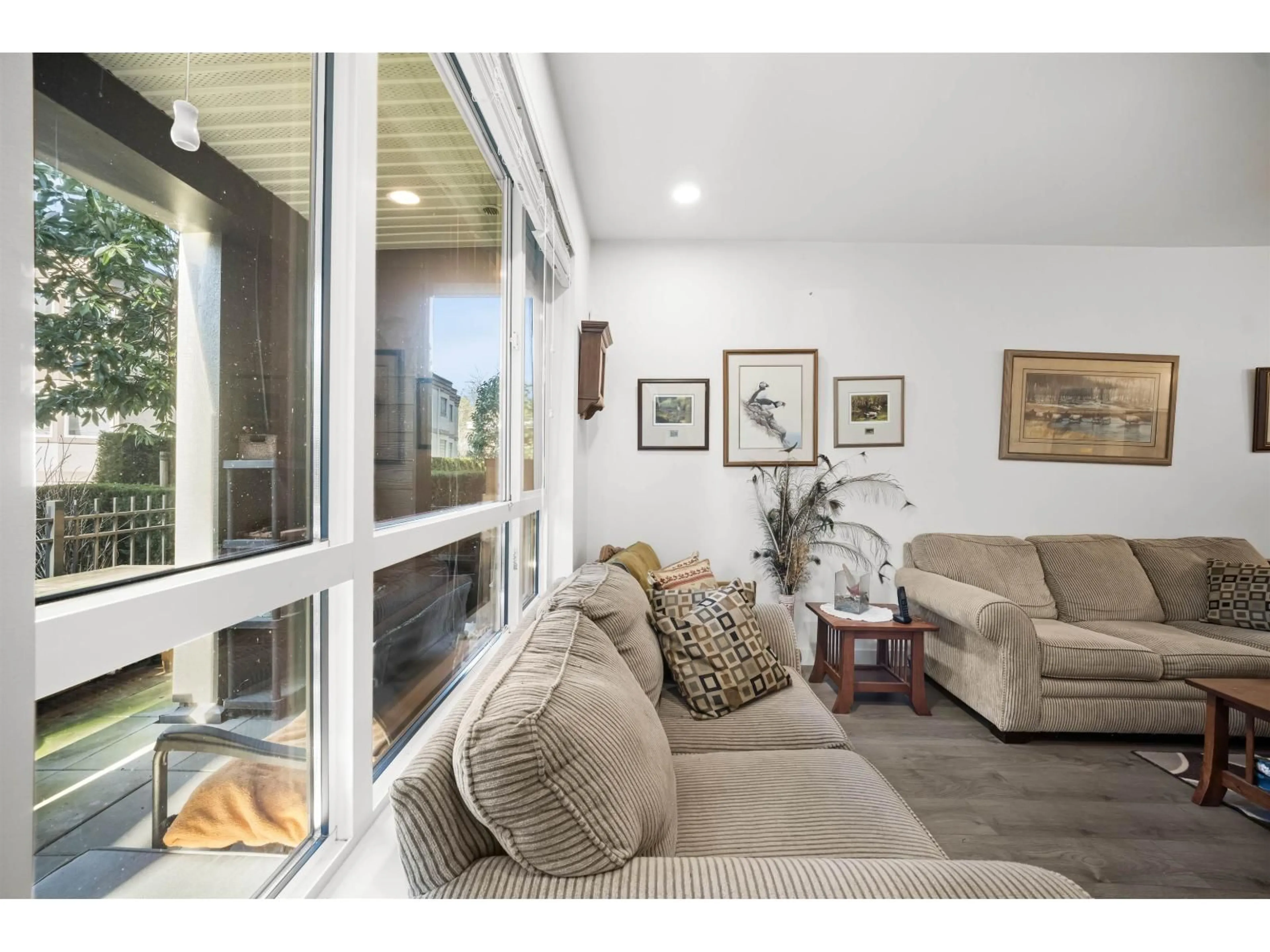 Living room with furniture, unknown for 105 - 33540 MAYFAIR AVENUE, Abbotsford British Columbia V2S0J3