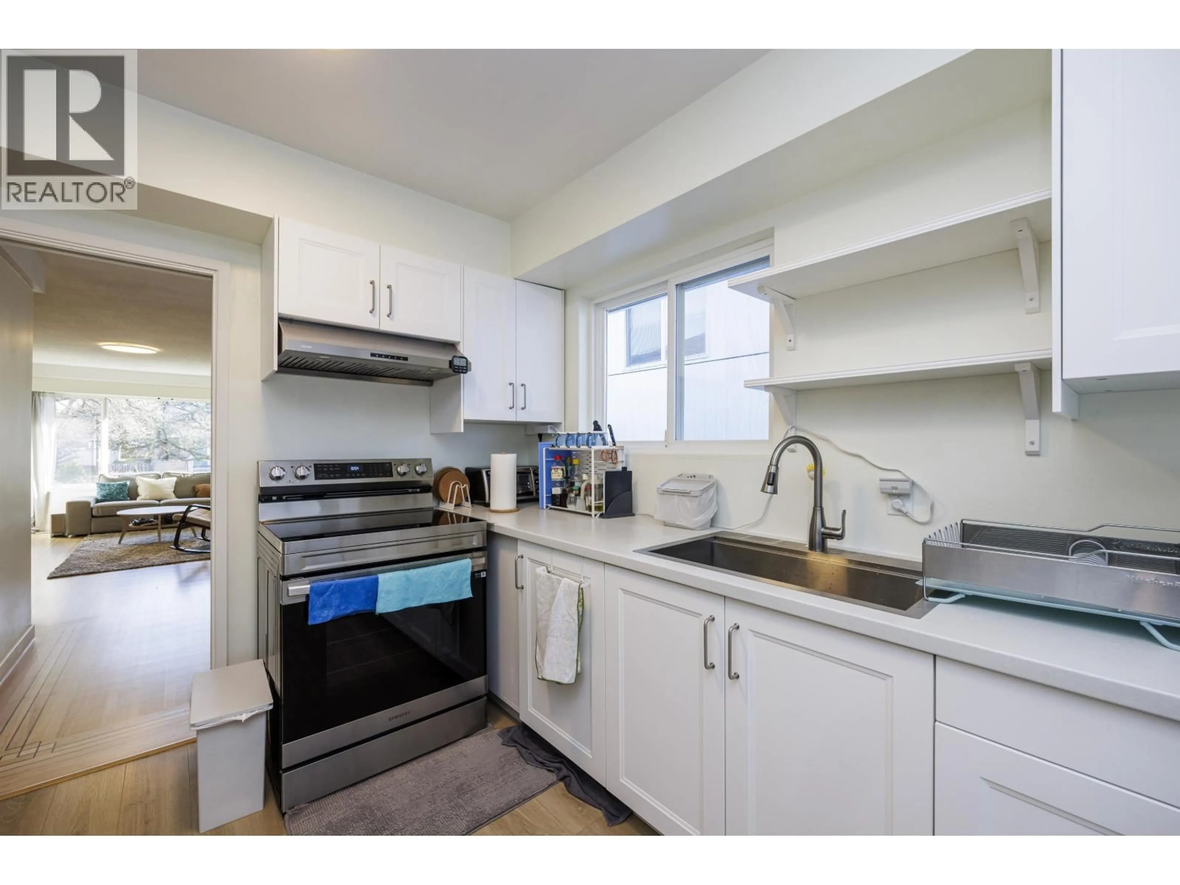 Standard kitchen, unknown for 5761 CULLODEN STREET, Vancouver British Columbia V5W3S1