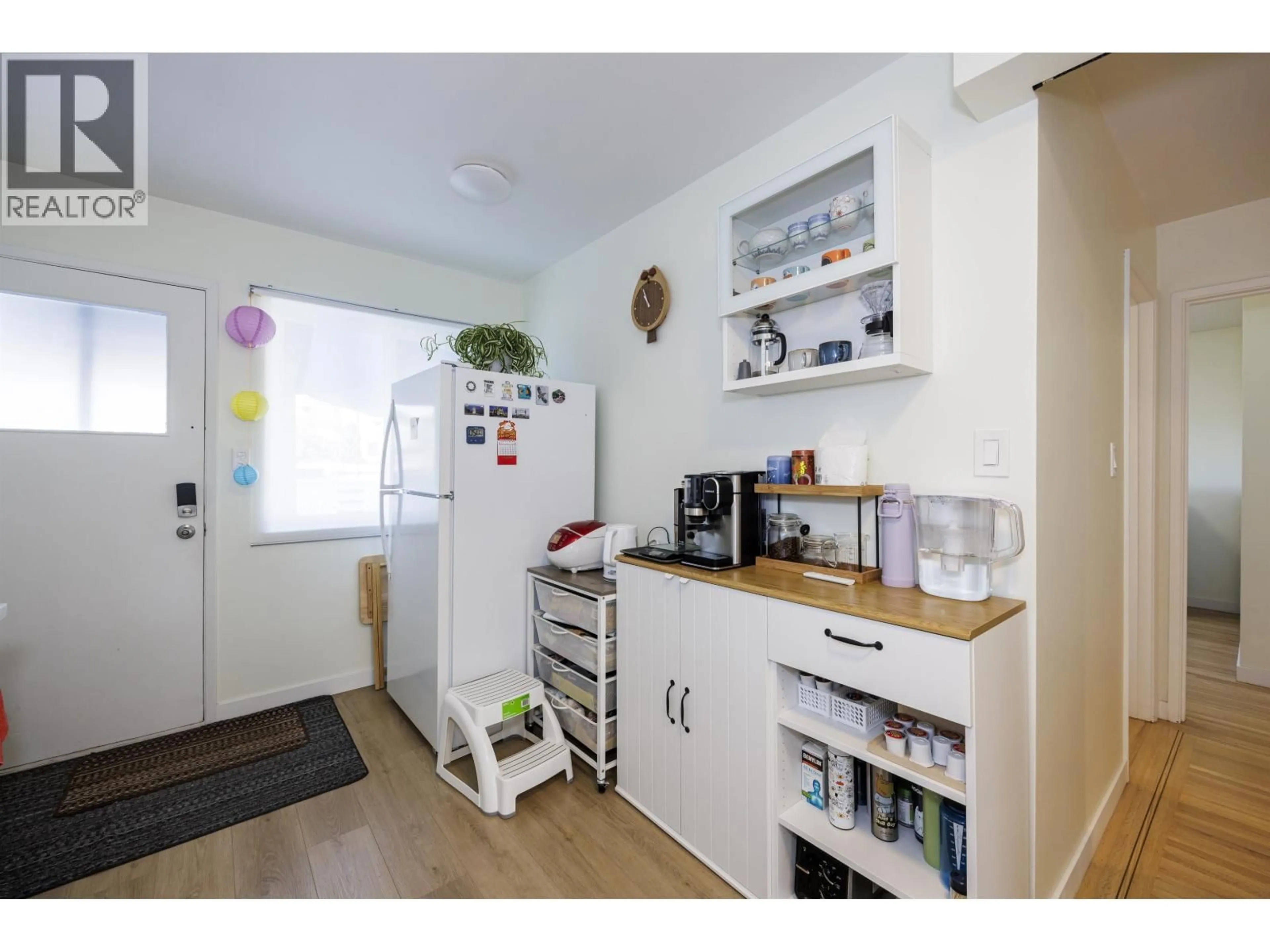 Standard kitchen, wood/laminate floor for 5761 CULLODEN STREET, Vancouver British Columbia V5W3S1