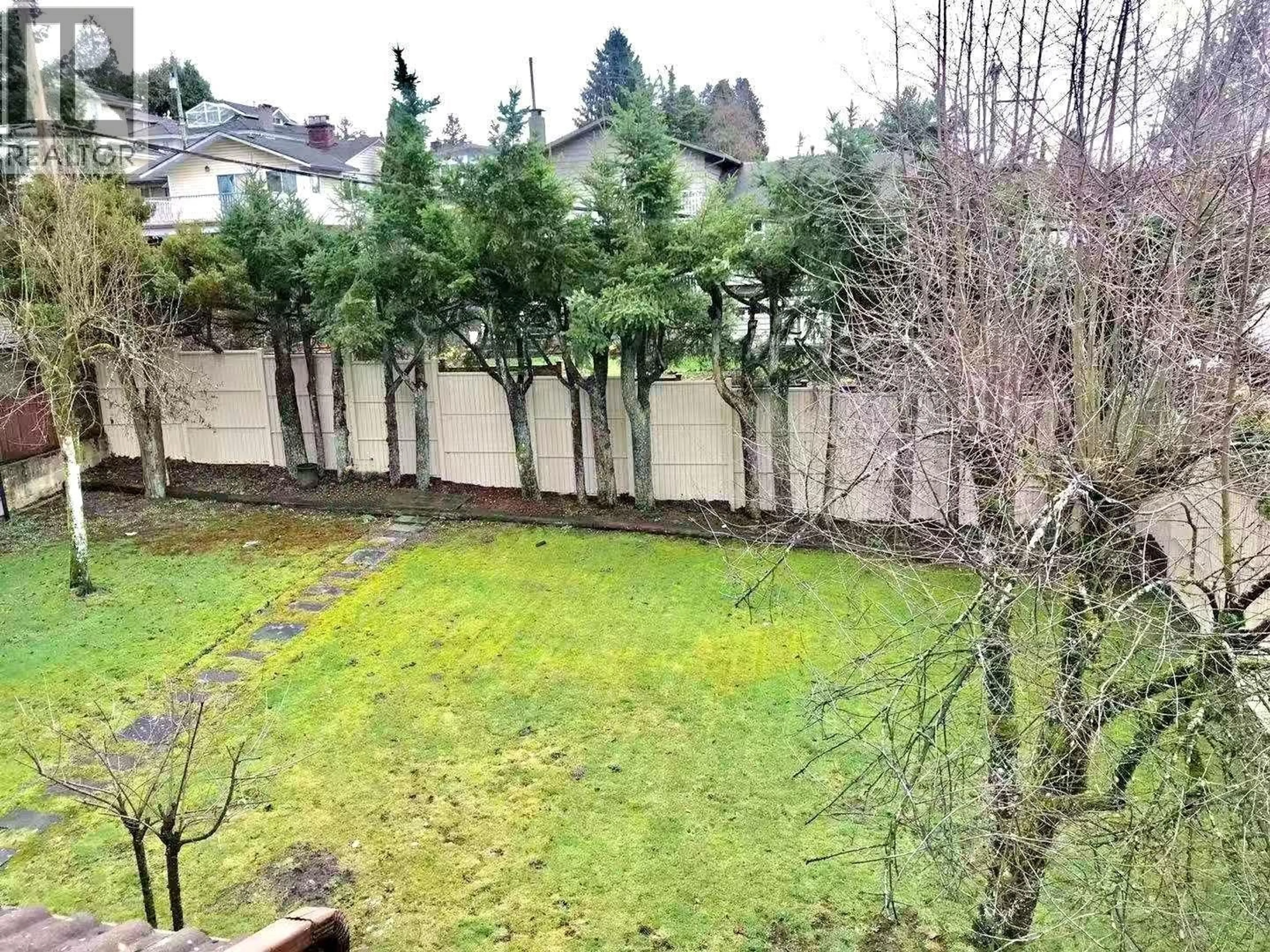 A pic from outside/outdoor area/front of a property/back of a property/a pic from drone, forest/trees view for 7204 RIDGE DRIVE, Burnaby British Columbia V5B1B5