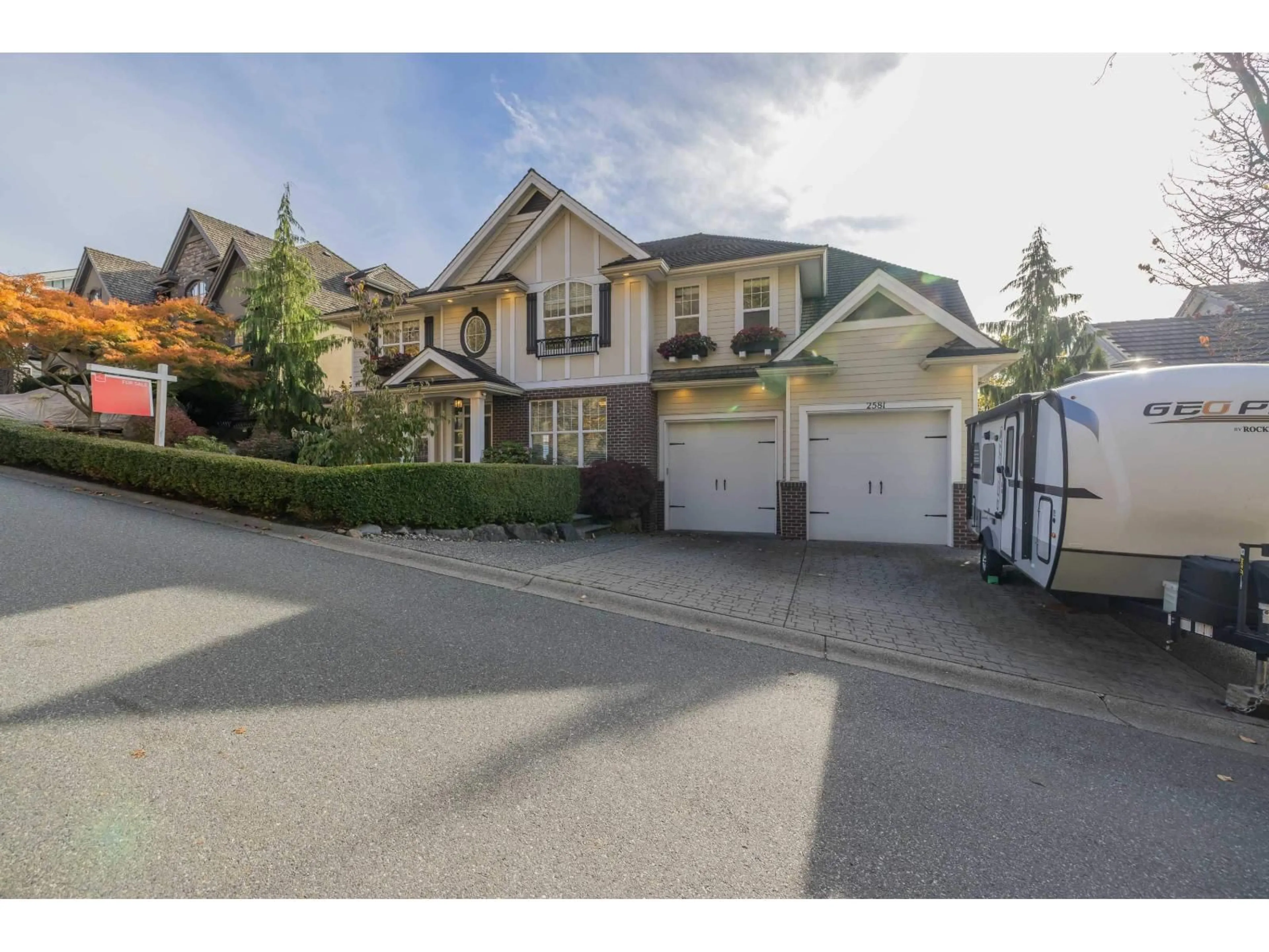 A pic from outside/outdoor area/front of a property/back of a property/a pic from drone, street for 2581 EAGLE MOUNTAIN DRIVE, Abbotsford British Columbia V3G0B1