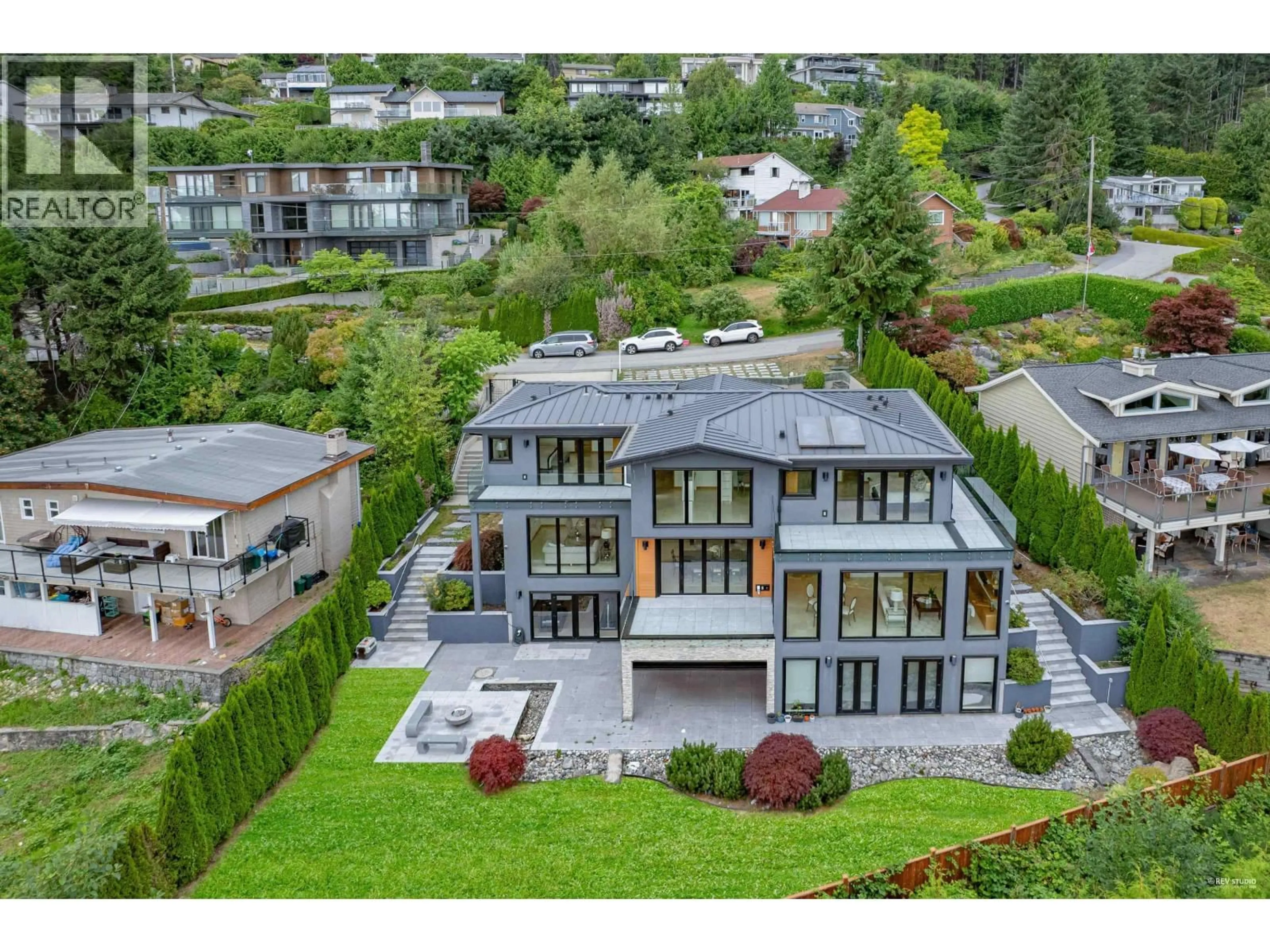 A pic from outside/outdoor area/front of a property/back of a property/a pic from drone, mountain view for 518 BALLANTREE PLACE, West Vancouver British Columbia V7S1W5