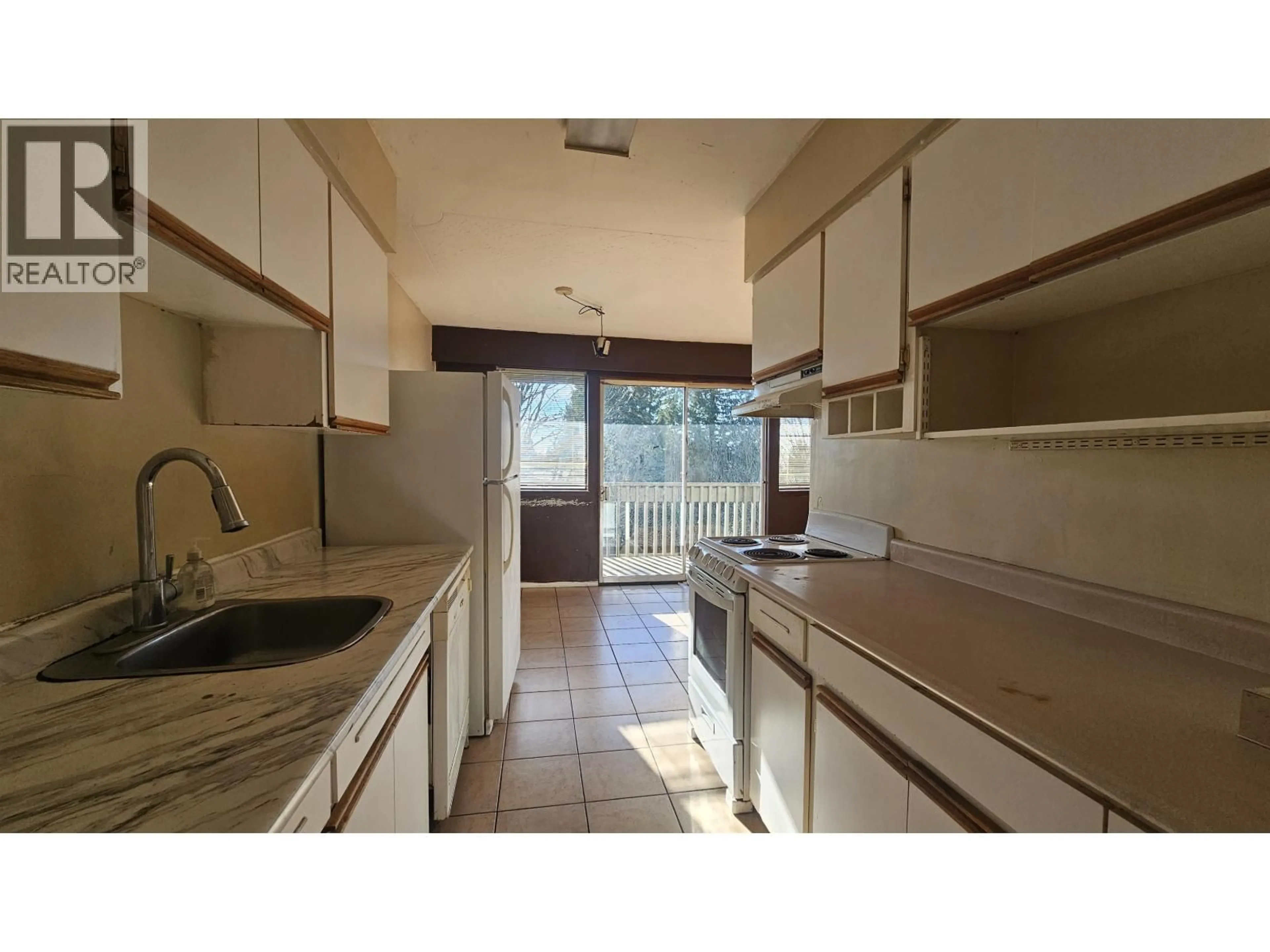 Standard kitchen, ceramic/tile floor for 23 - 5760 HASTINGS STREET, Burnaby British Columbia V5B1R6