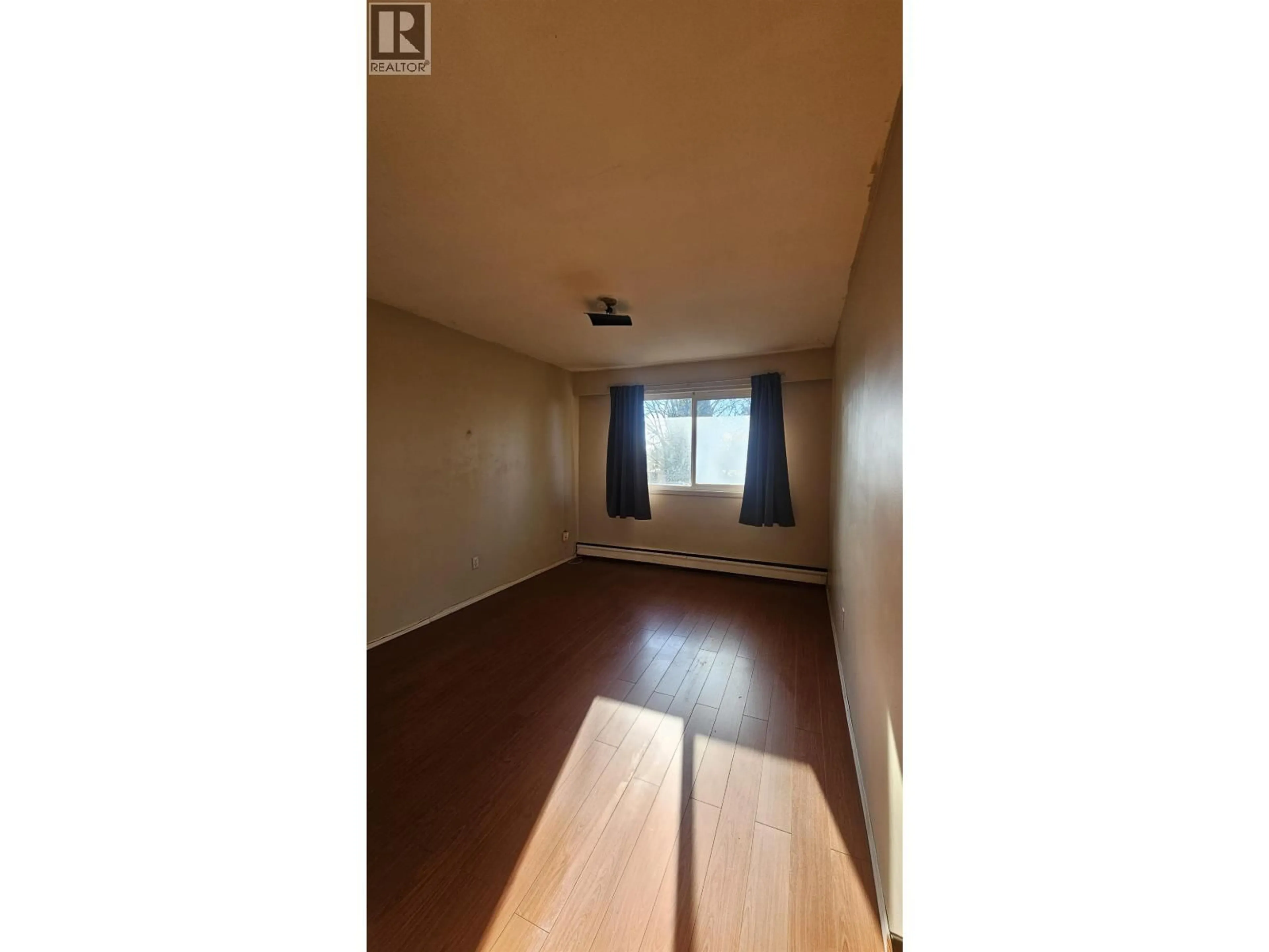 A pic of a room for 23 - 5760 HASTINGS STREET, Burnaby British Columbia V5B1R6