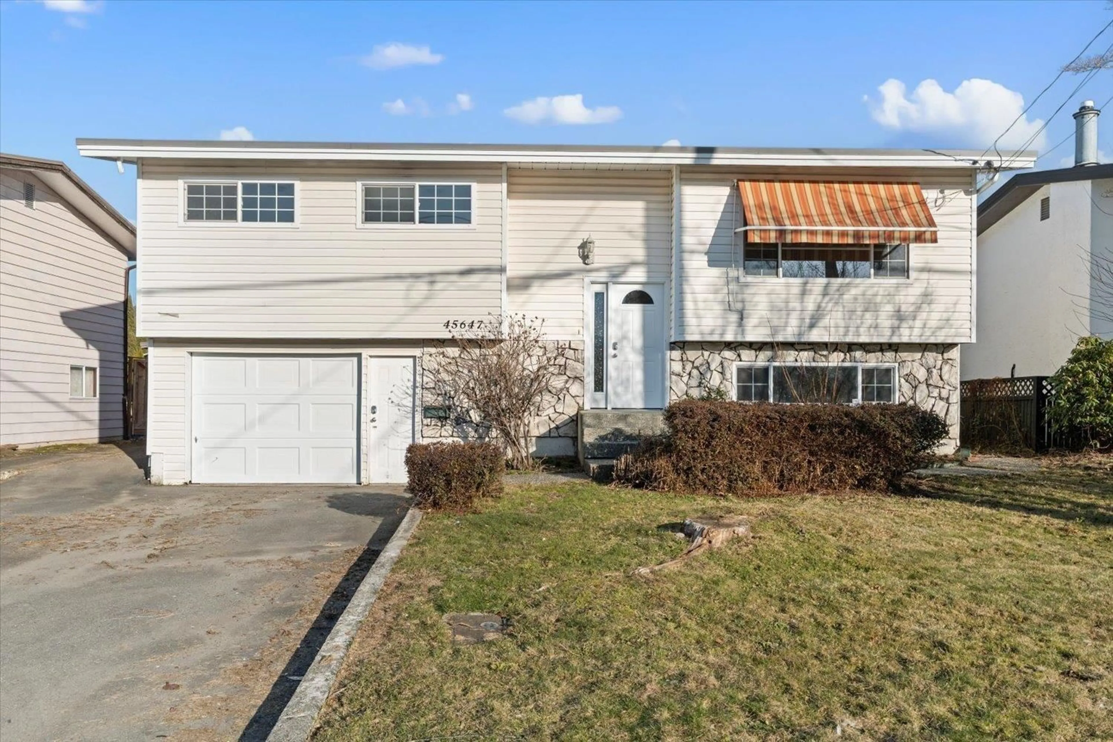 Home with vinyl exterior material, street for 45647 REECE AVENUE, Chilliwack British Columbia V2P2Z9