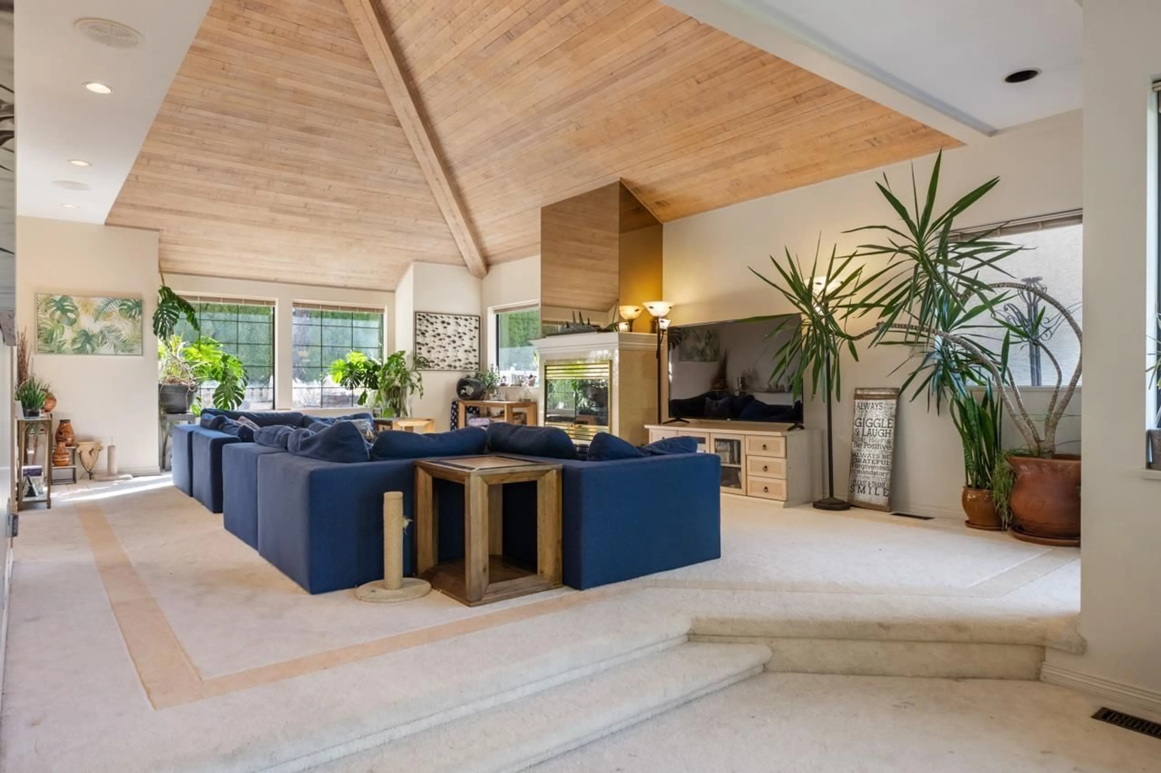 Lobby for 1311 133A STREET, Surrey British Columbia V4A4C4