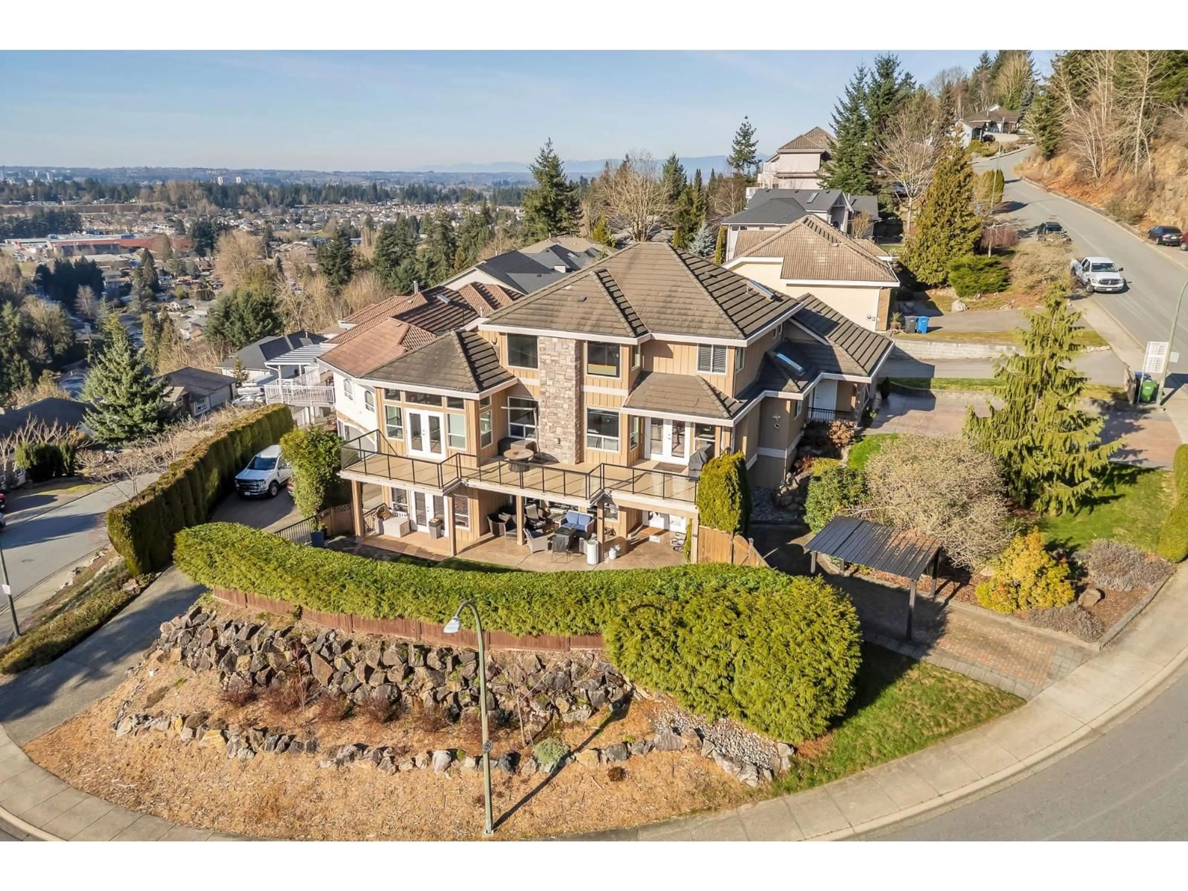 A pic from outside/outdoor area/front of a property/back of a property/a pic from drone, mountain view for 2758 ST MORITZ WAY, Abbotsford British Columbia V3G1C3