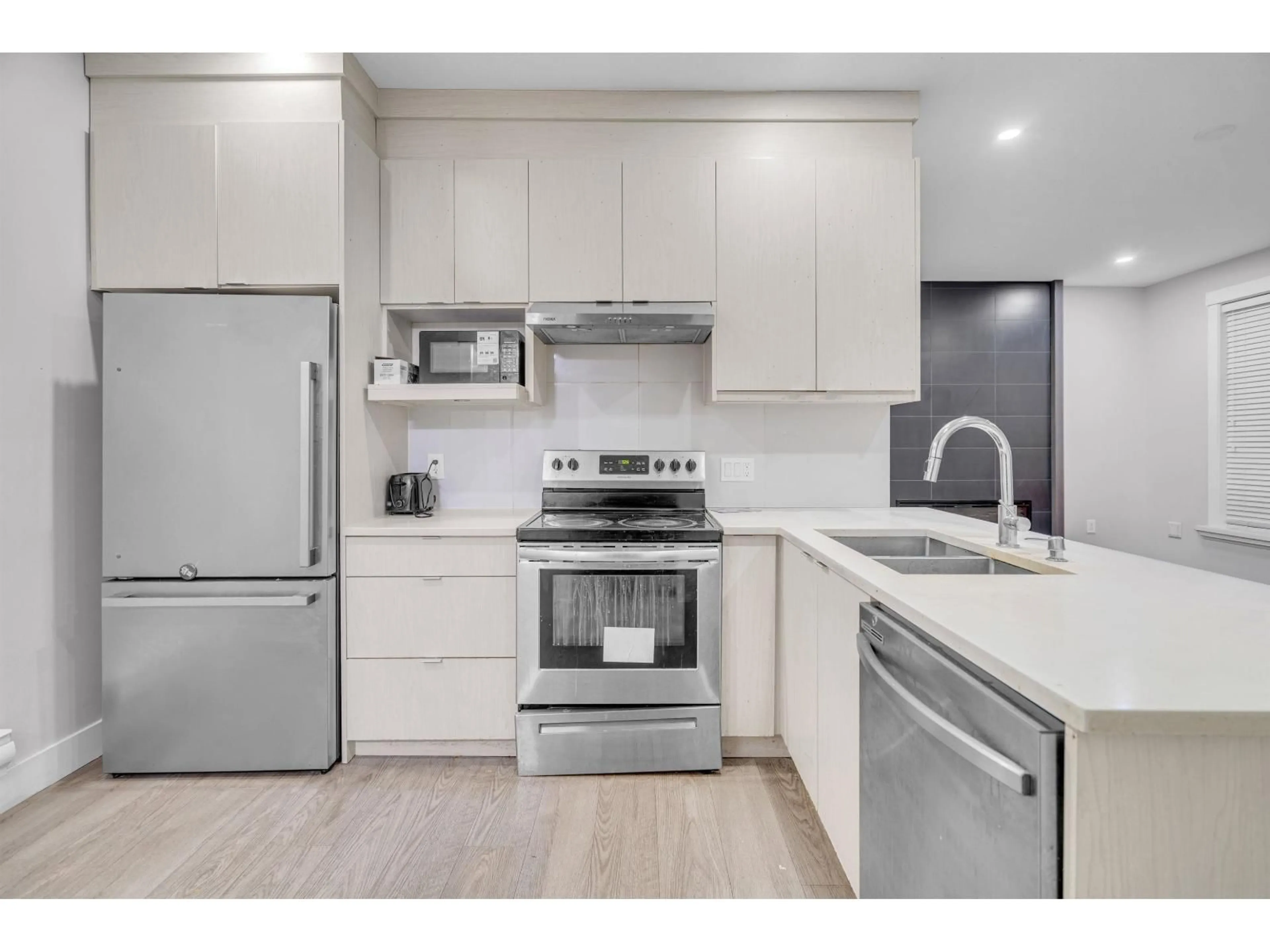 Standard kitchen, unknown for 26 - 11267 133 STREET, Surrey British Columbia V3R0E3