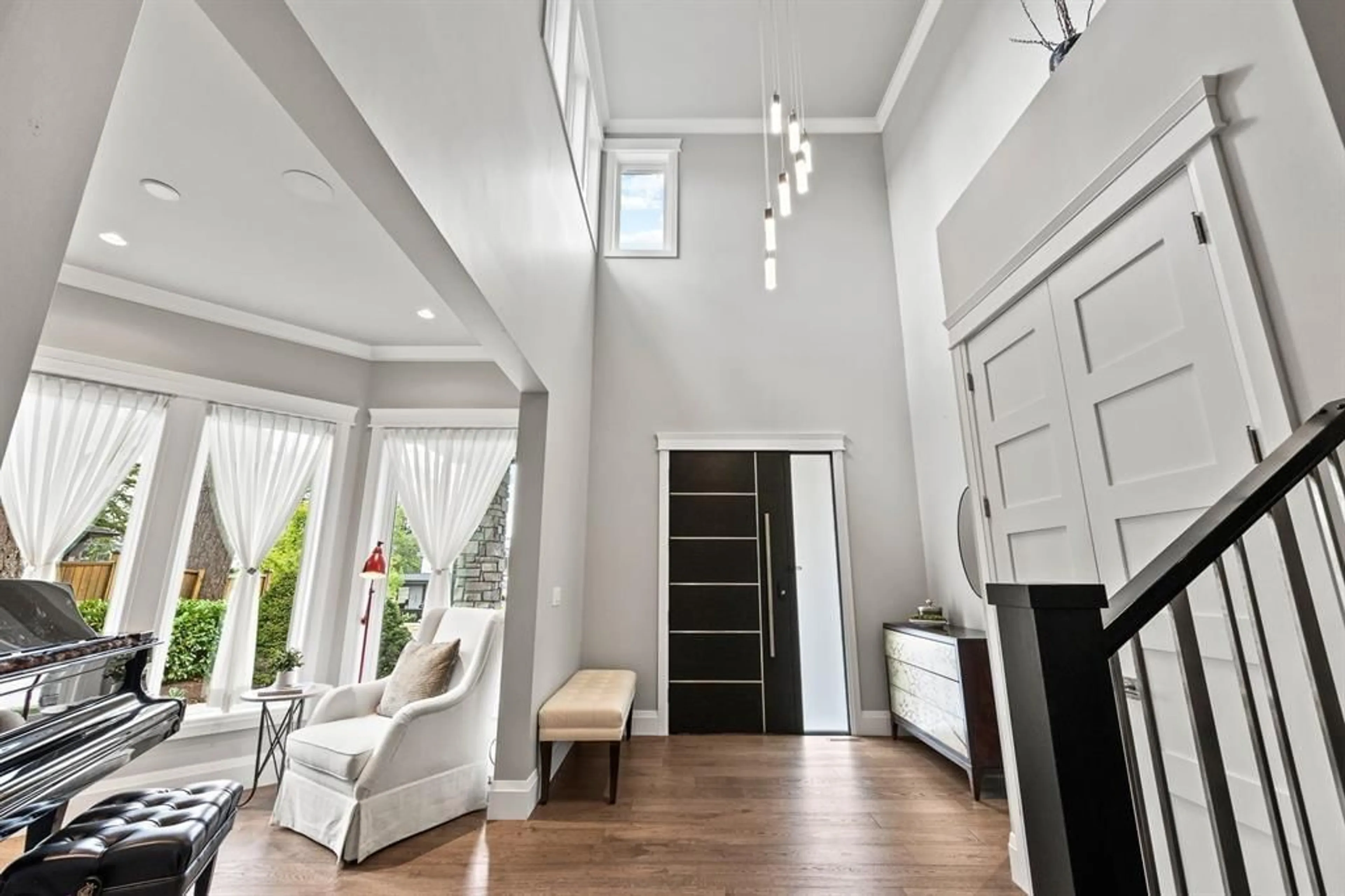 Indoor entryway for 16428 28 AVENUE, Surrey British Columbia V3Z0A9