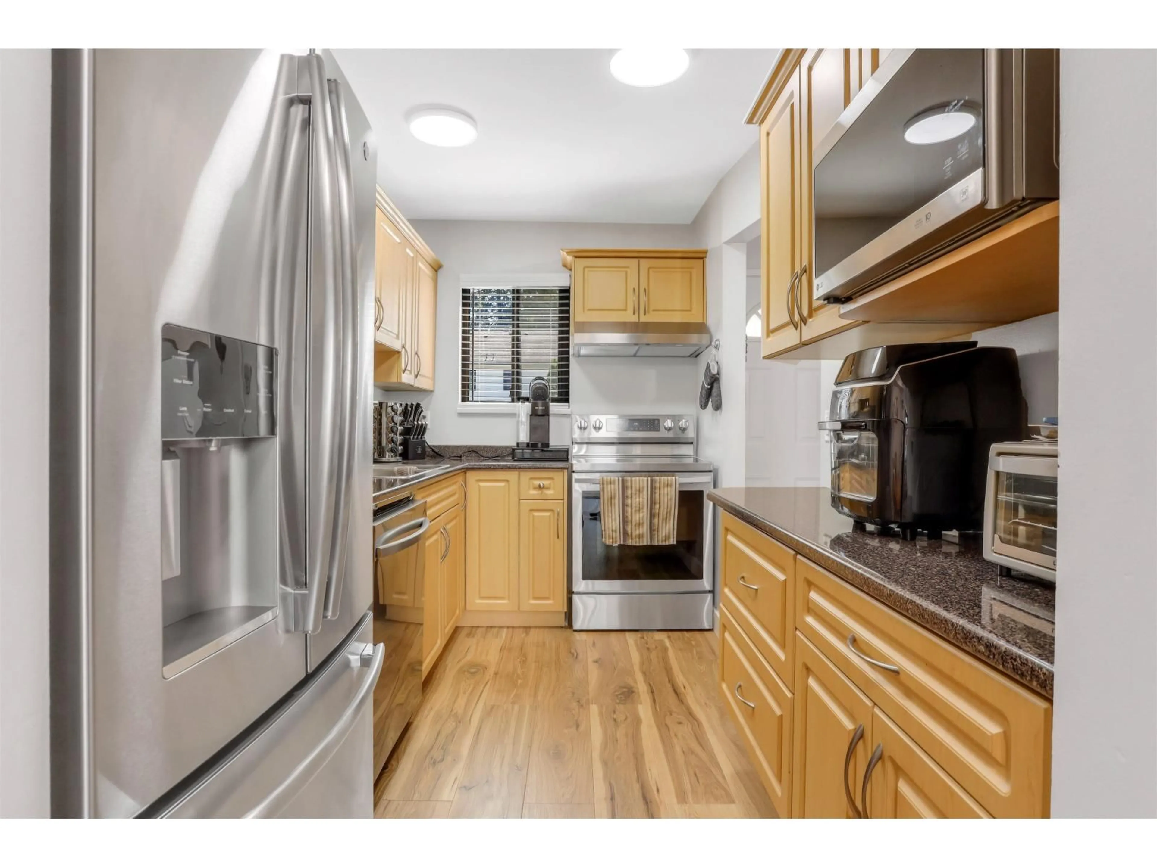 Standard kitchen, wood/laminate floor for 160 - 13750 67 AVENUE, Surrey British Columbia V3W6X6