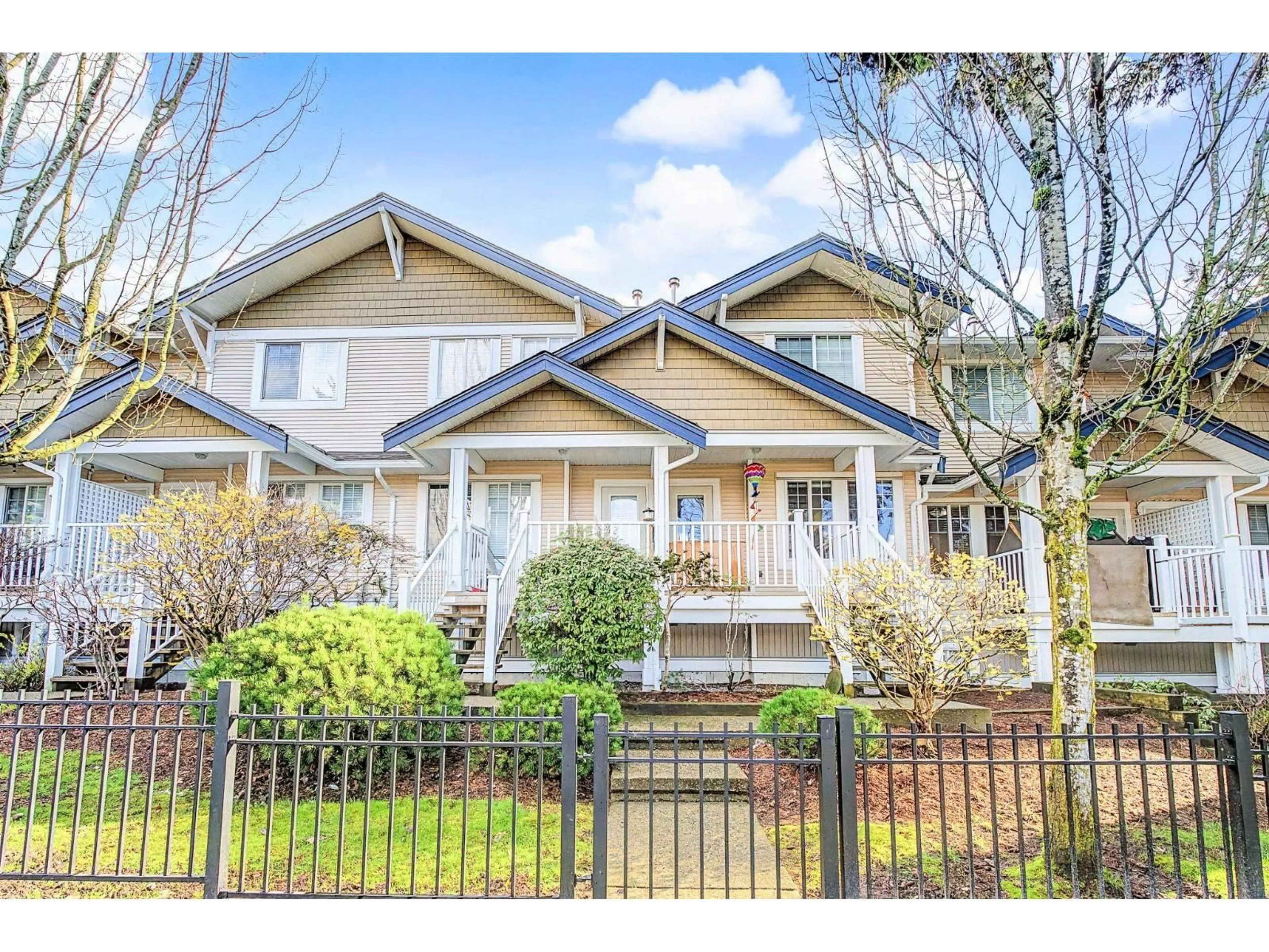 Home with vinyl exterior material, street for 75 - 6533 121 STREET, Surrey British Columbia V3W1M5