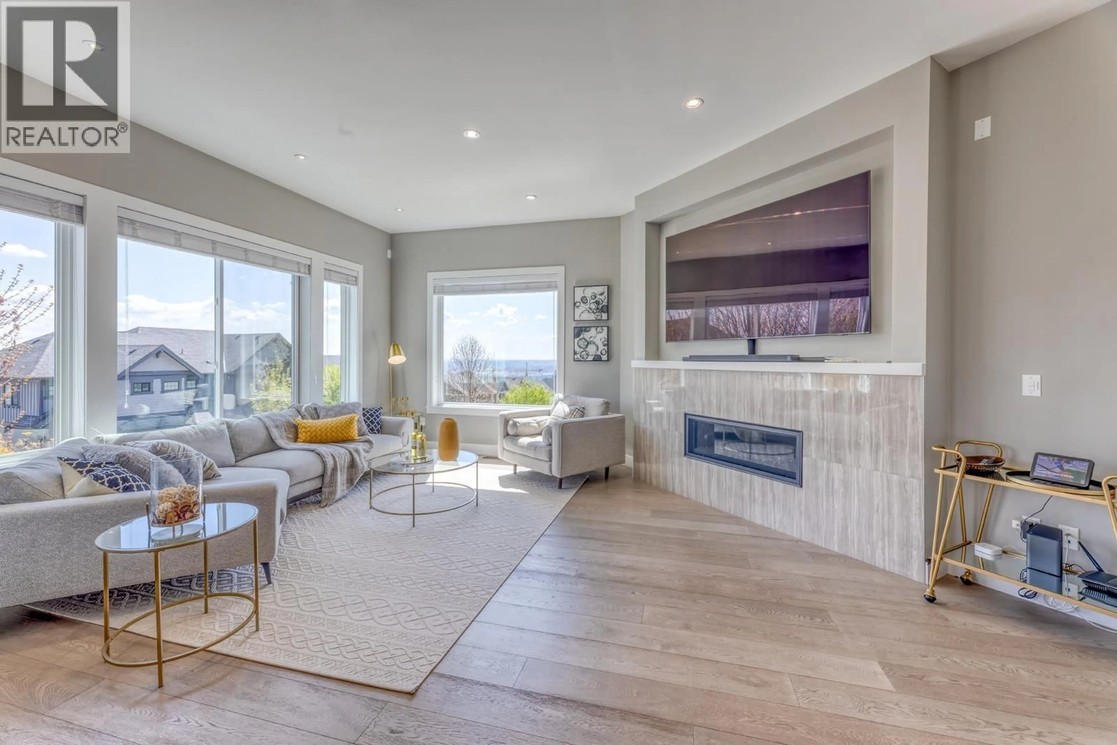 Living room with furniture, unknown for 1438 STRAWLINE HILL STREET, Coquitlam British Columbia V3E0L6