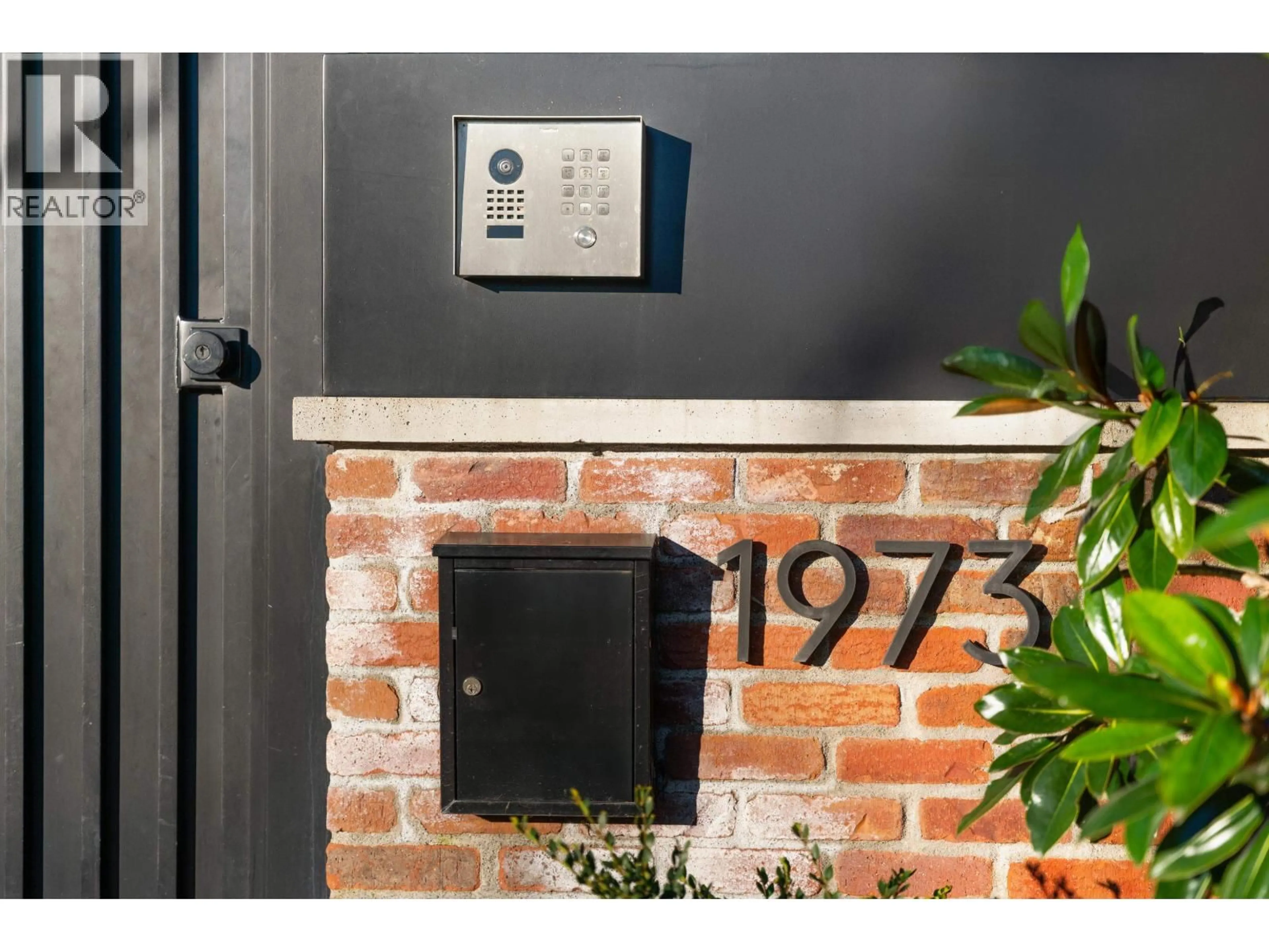 Indoor entryway for 1973 CREELMAN AVENUE, Vancouver British Columbia V6J1B8