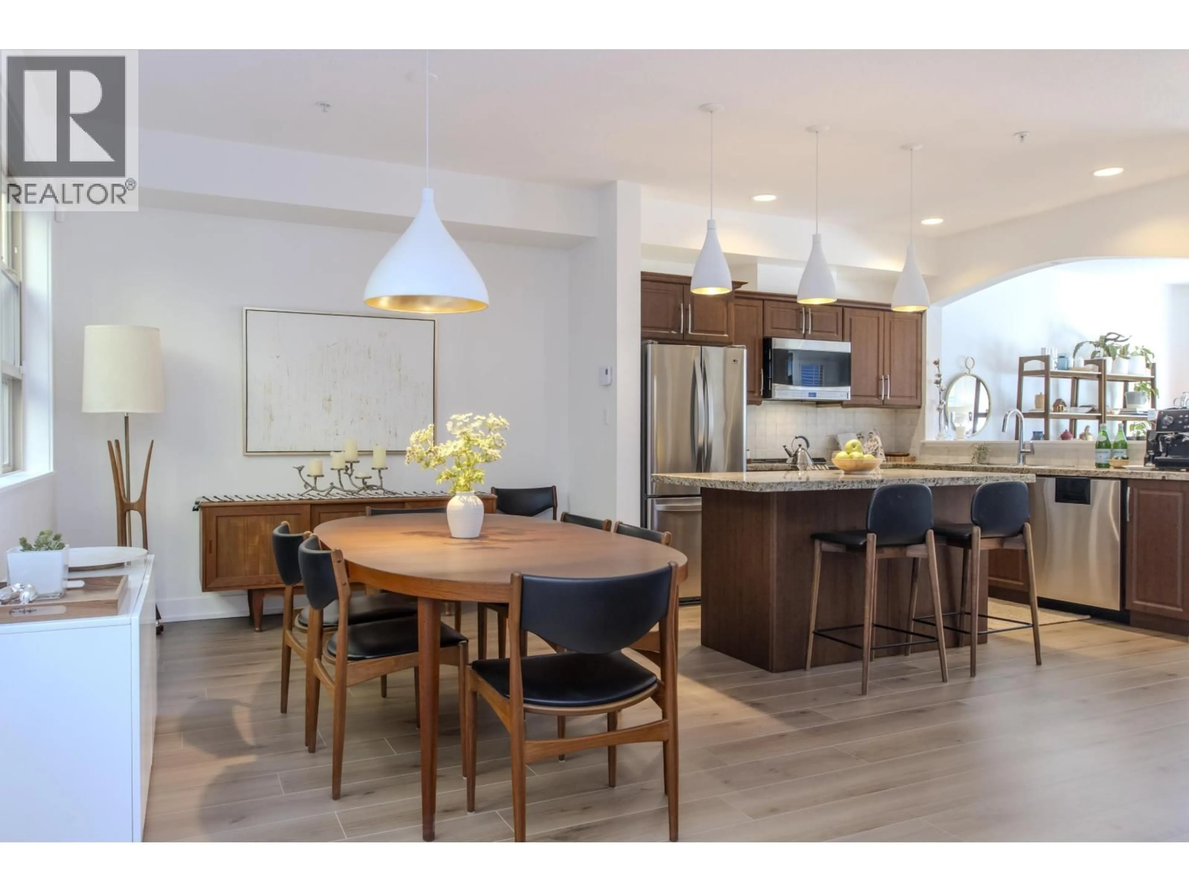 Open concept kitchen, wood/laminate floor for 16 - 1026 GLACIER VIEW DRIVE, Squamish British Columbia V8B0G1