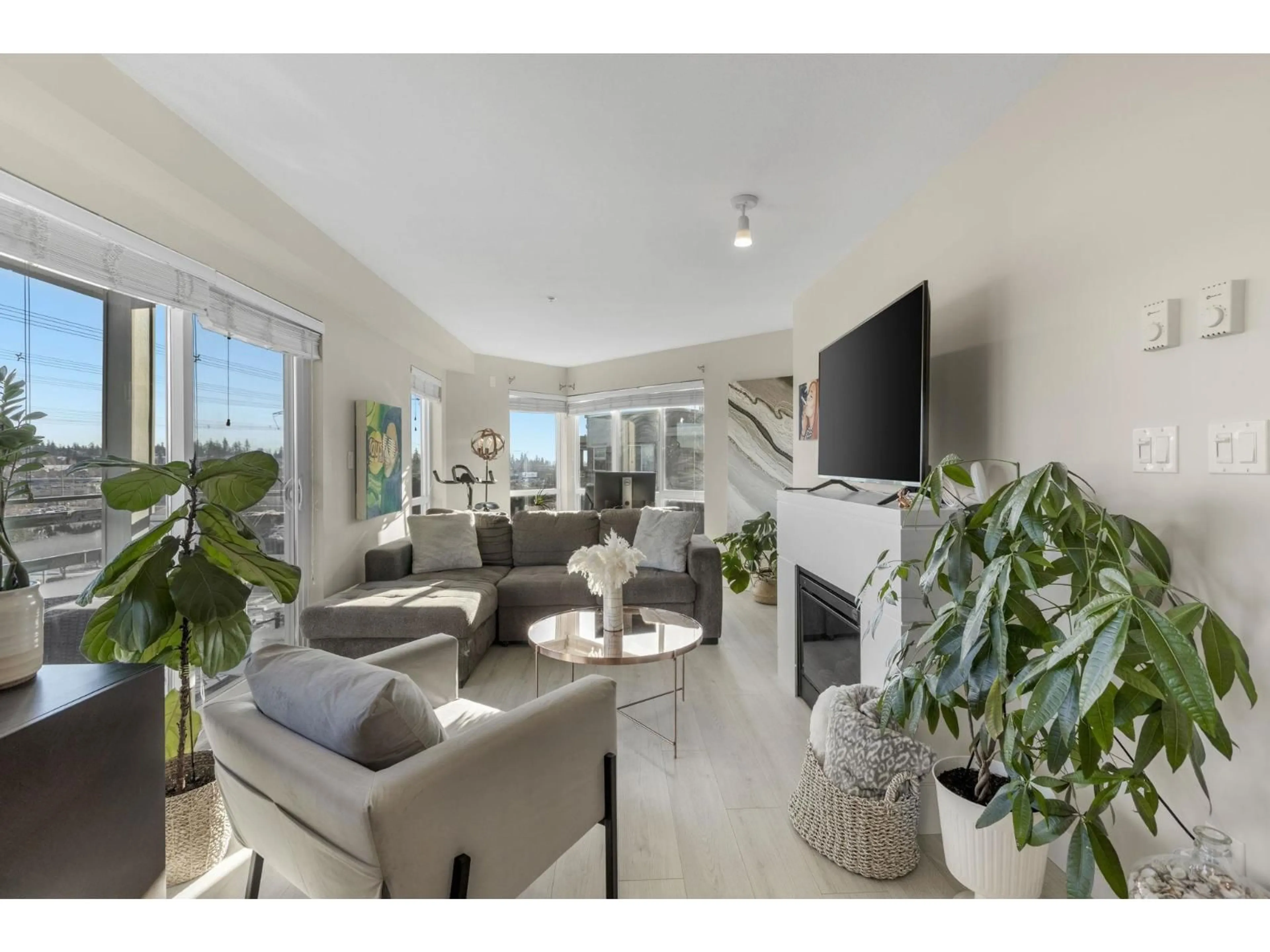 Living room with furniture, unknown for 404 - 15785 CROYDON DRIVE, Surrey British Columbia V3Z2L6