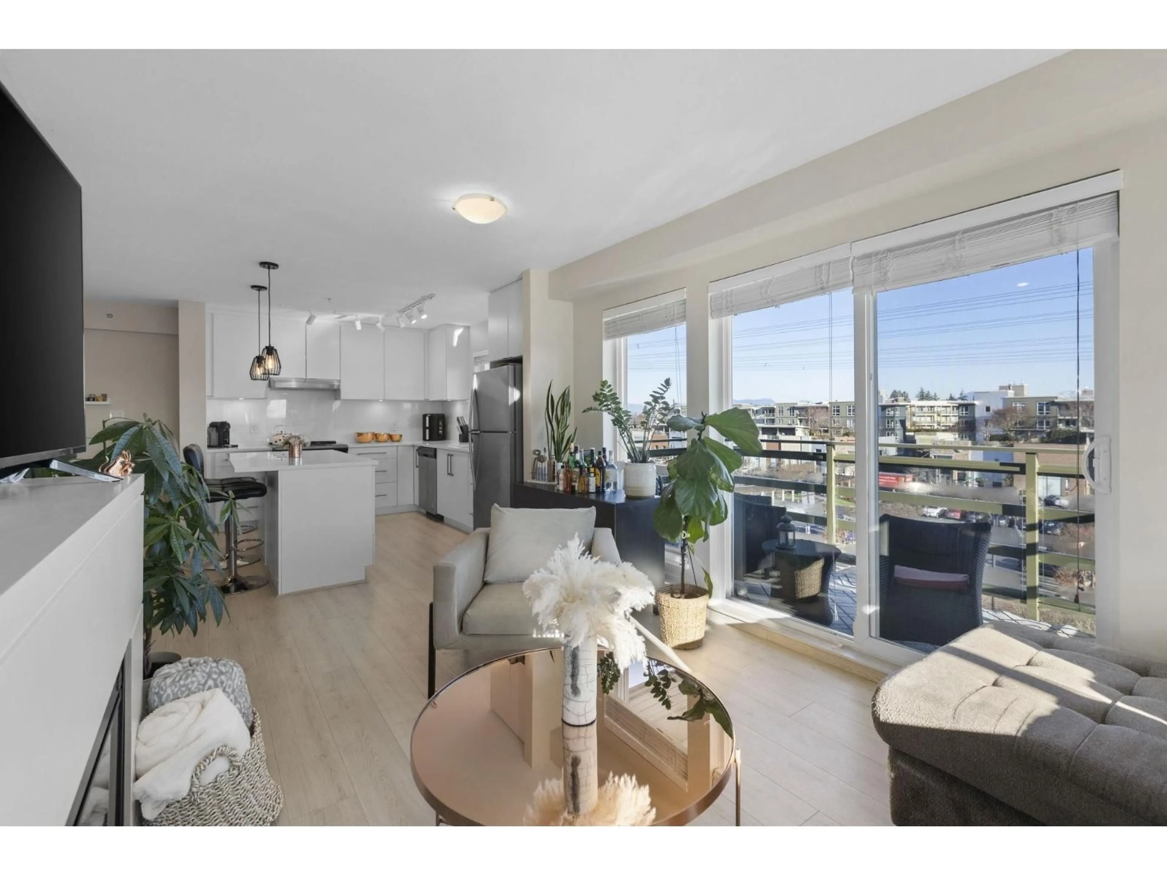 Open concept kitchen, unknown for 404 - 15785 CROYDON DRIVE, Surrey British Columbia V3Z2L6