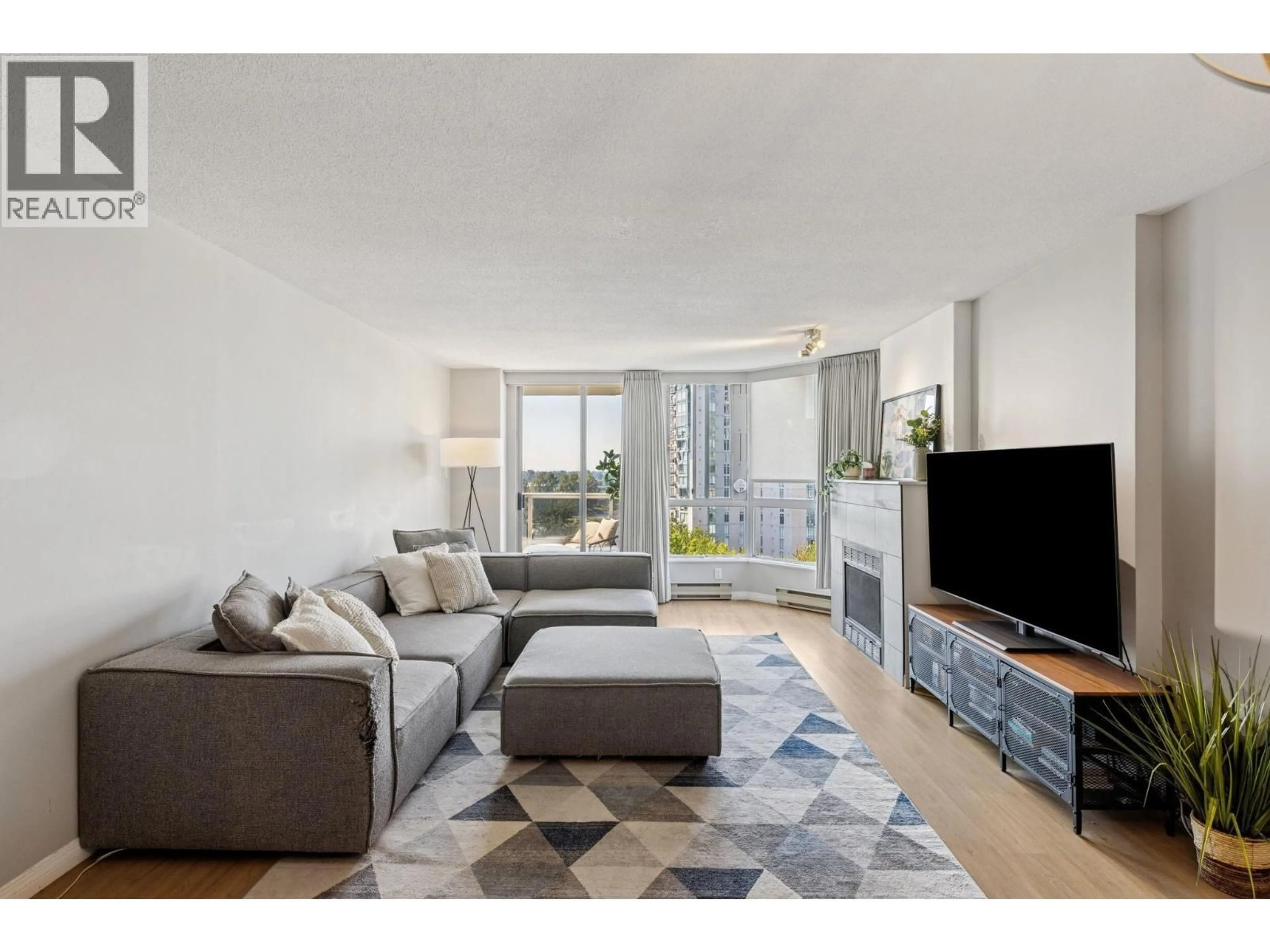 Living room with furniture, unknown for 1102 - 1245 QUAYSIDE DRIVE, New Westminster British Columbia V3M6J6