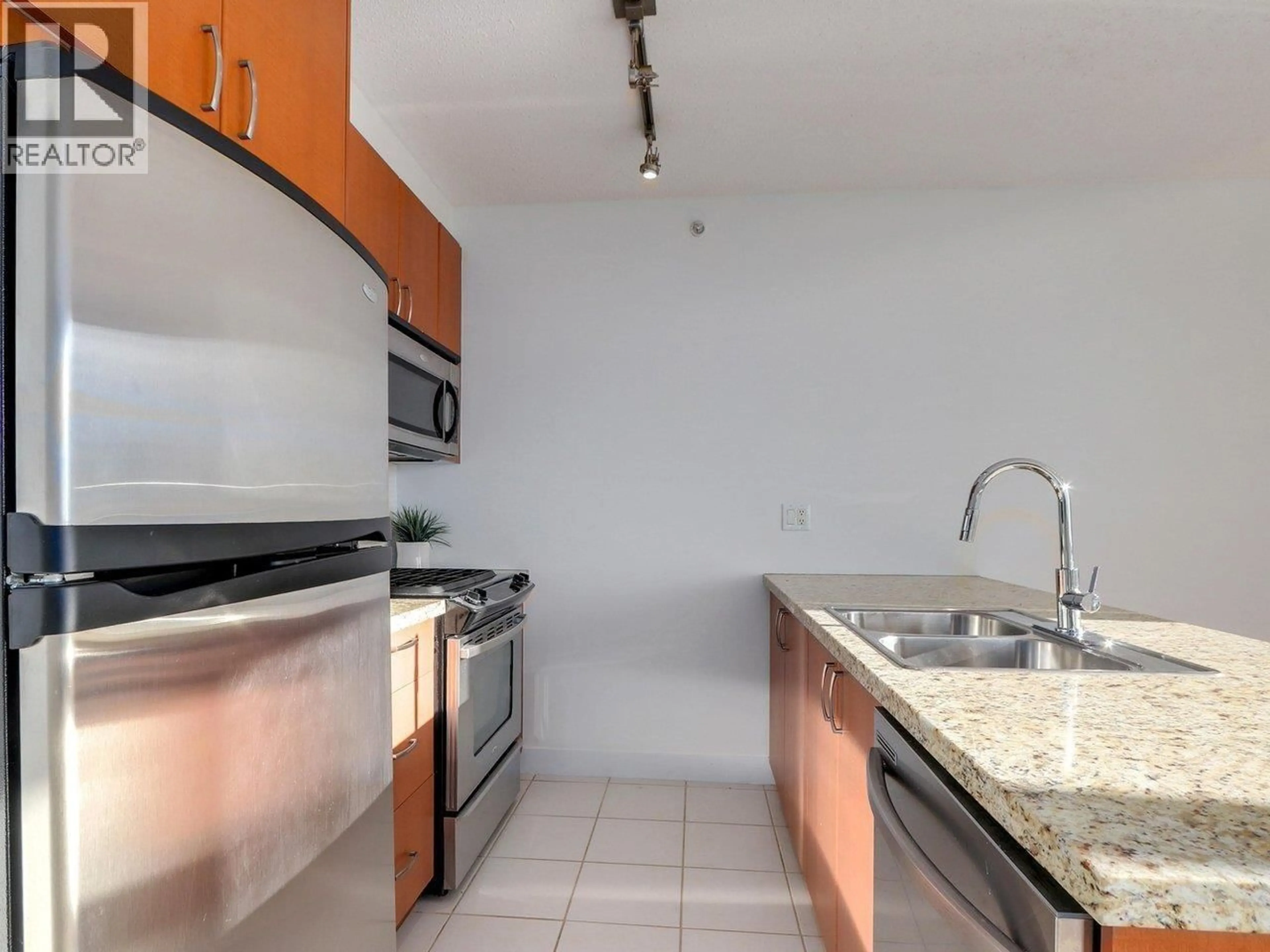 Standard kitchen, unknown for 907 - 9188 UNIVERSITY CRESCENT, Burnaby British Columbia V5A0A5