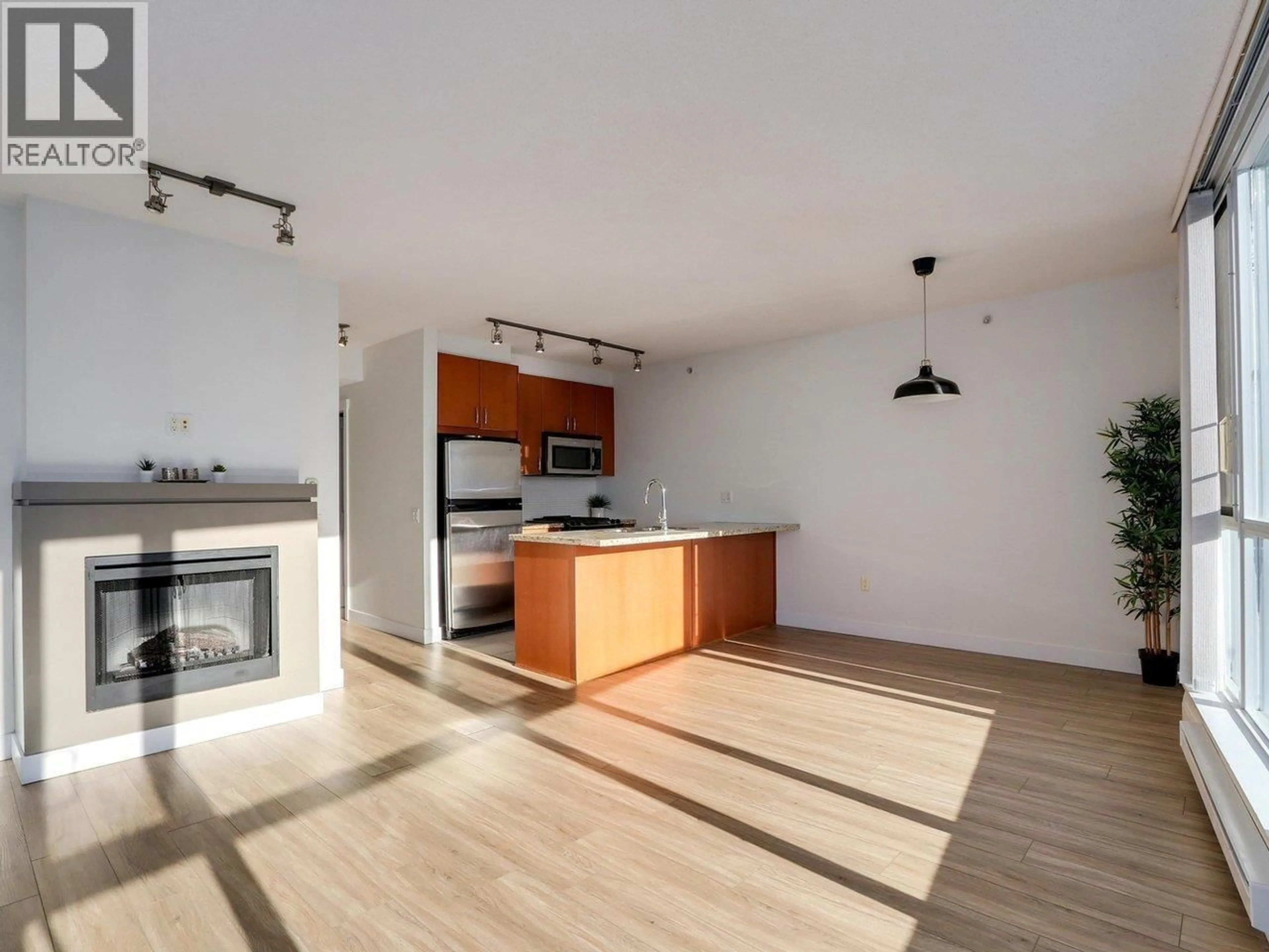 Open concept kitchen, unknown for 907 - 9188 UNIVERSITY CRESCENT, Burnaby British Columbia V5A0A5