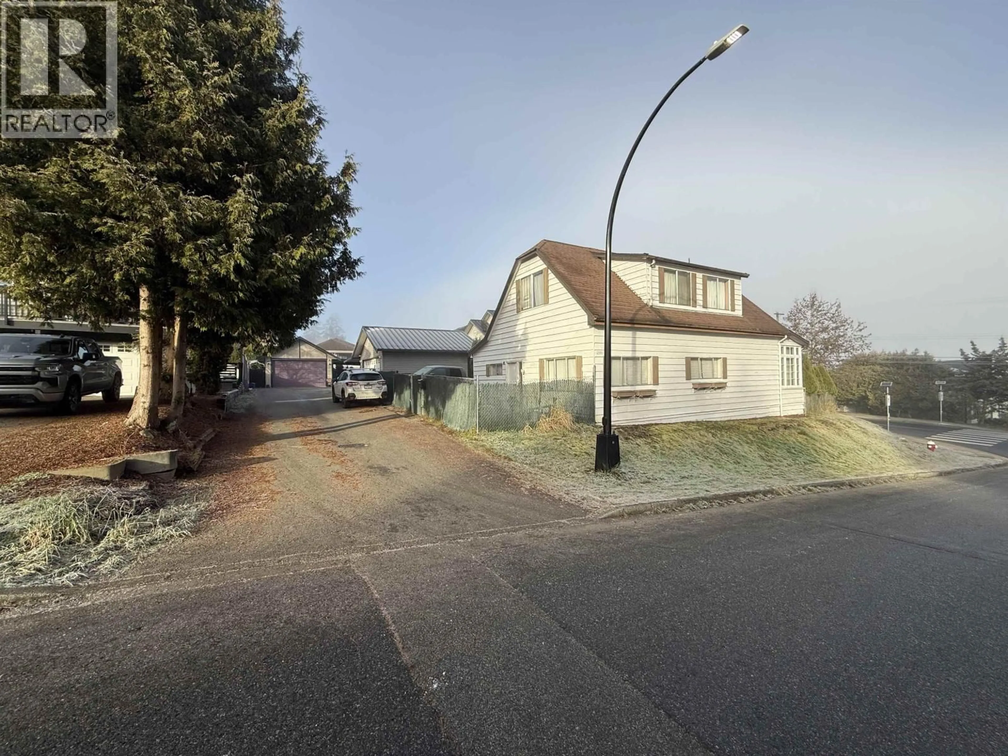 A pic from outside/outdoor area/front of a property/back of a property/a pic from drone, street for 12393 GRAY STREET, Maple Ridge British Columbia V2X5V1