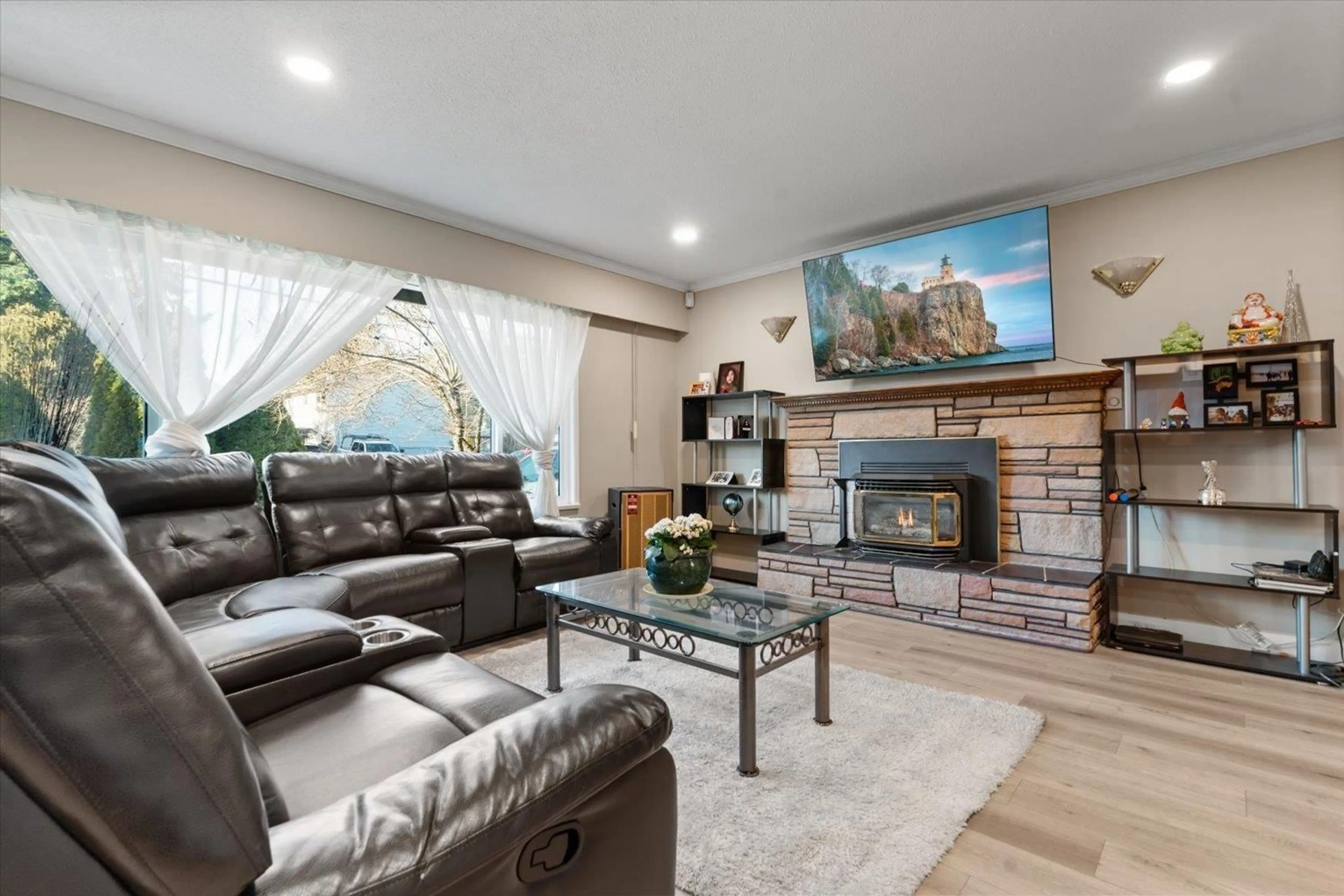 Living room with furniture, ceramic/tile floor for 3174 268 STREET, Langley British Columbia V4W3E4