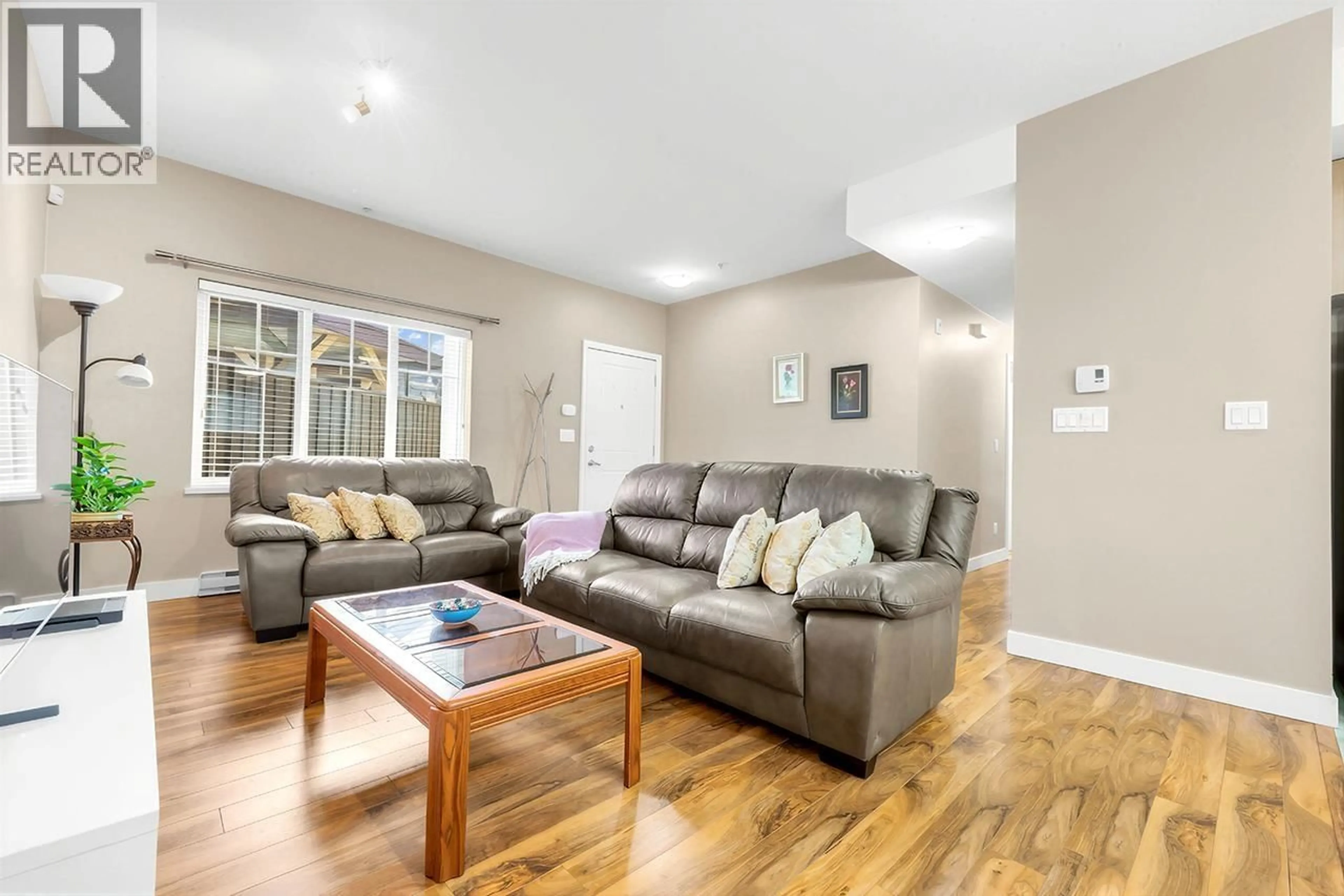 Living room with furniture, unknown for 121 - 3888 NORFOLK STREET, Burnaby British Columbia V5G1E5