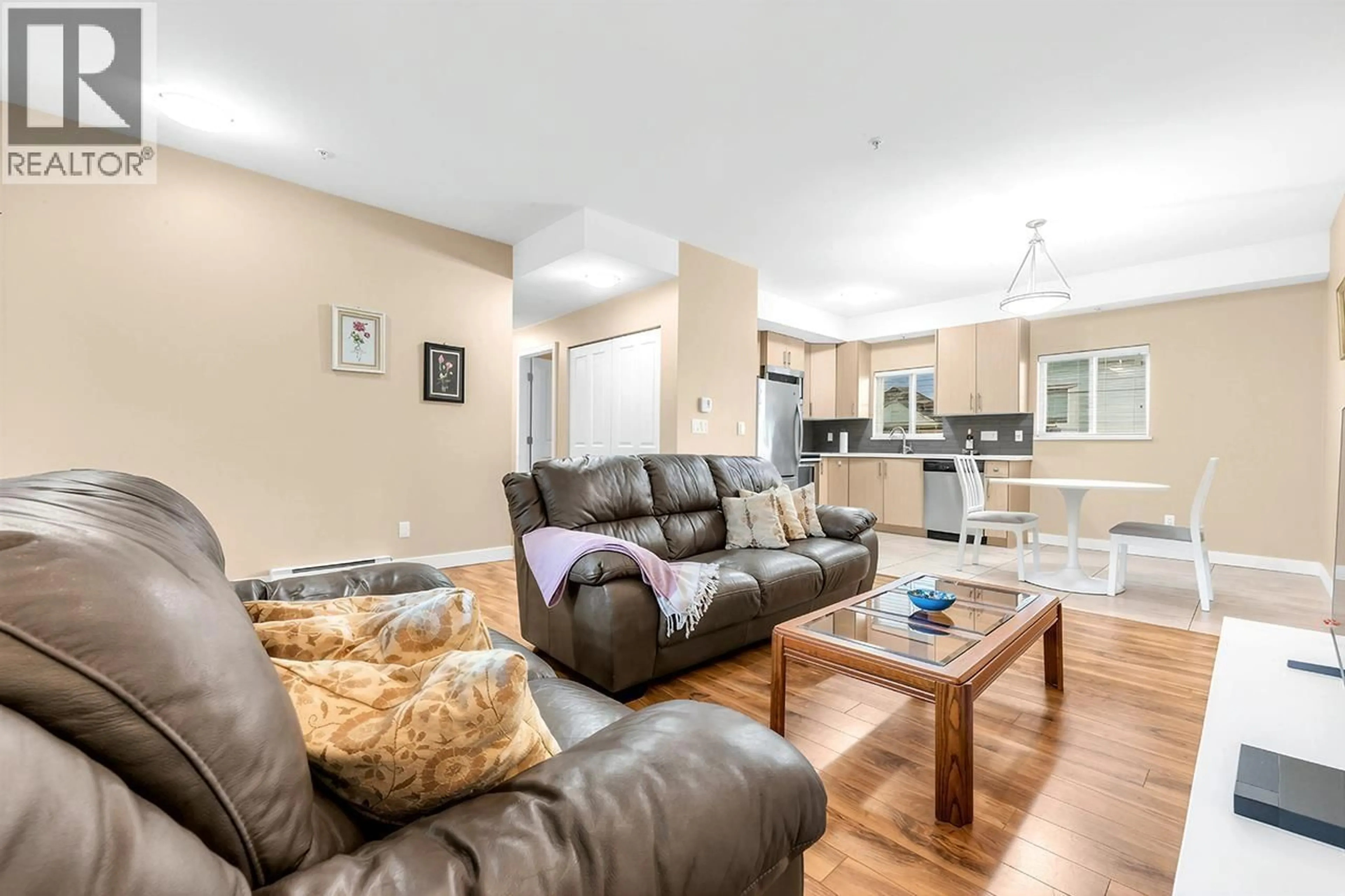 Living room with furniture, wood/laminate floor for 121 - 3888 NORFOLK STREET, Burnaby British Columbia V5G1E5