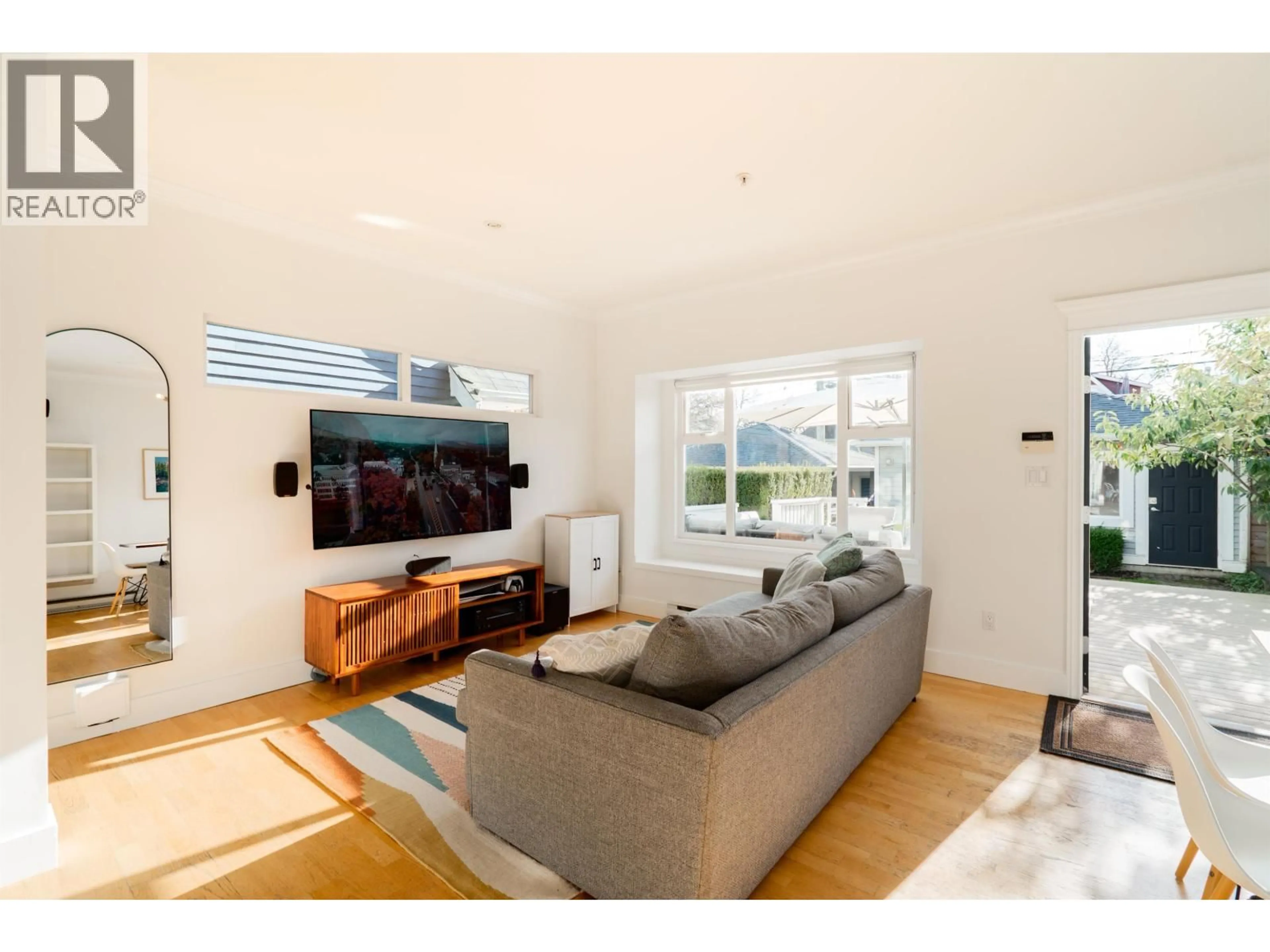 Living room with furniture, unknown for 888 UNION STREET, Vancouver British Columbia V6A2C4