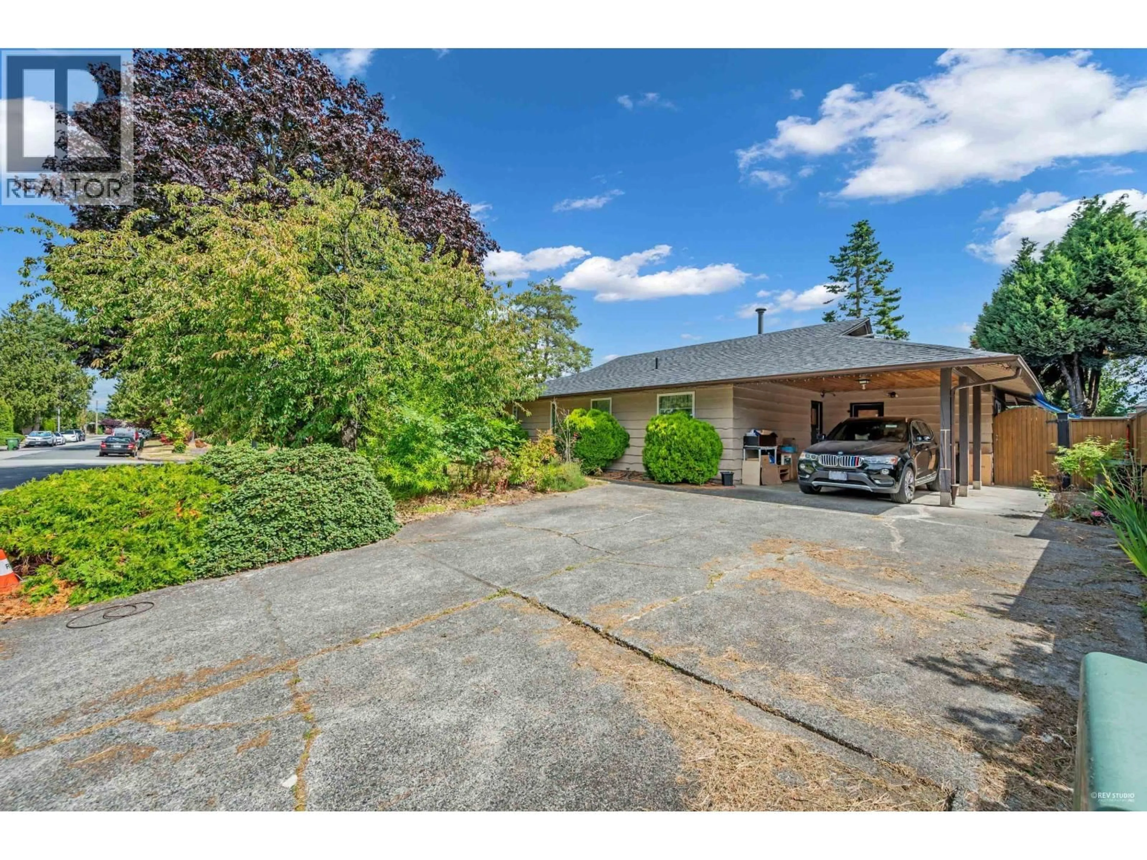 A pic from outside/outdoor area/front of a property/back of a property/a pic from drone, street for 11420 DANIELS ROAD, Richmond British Columbia V6X1M8