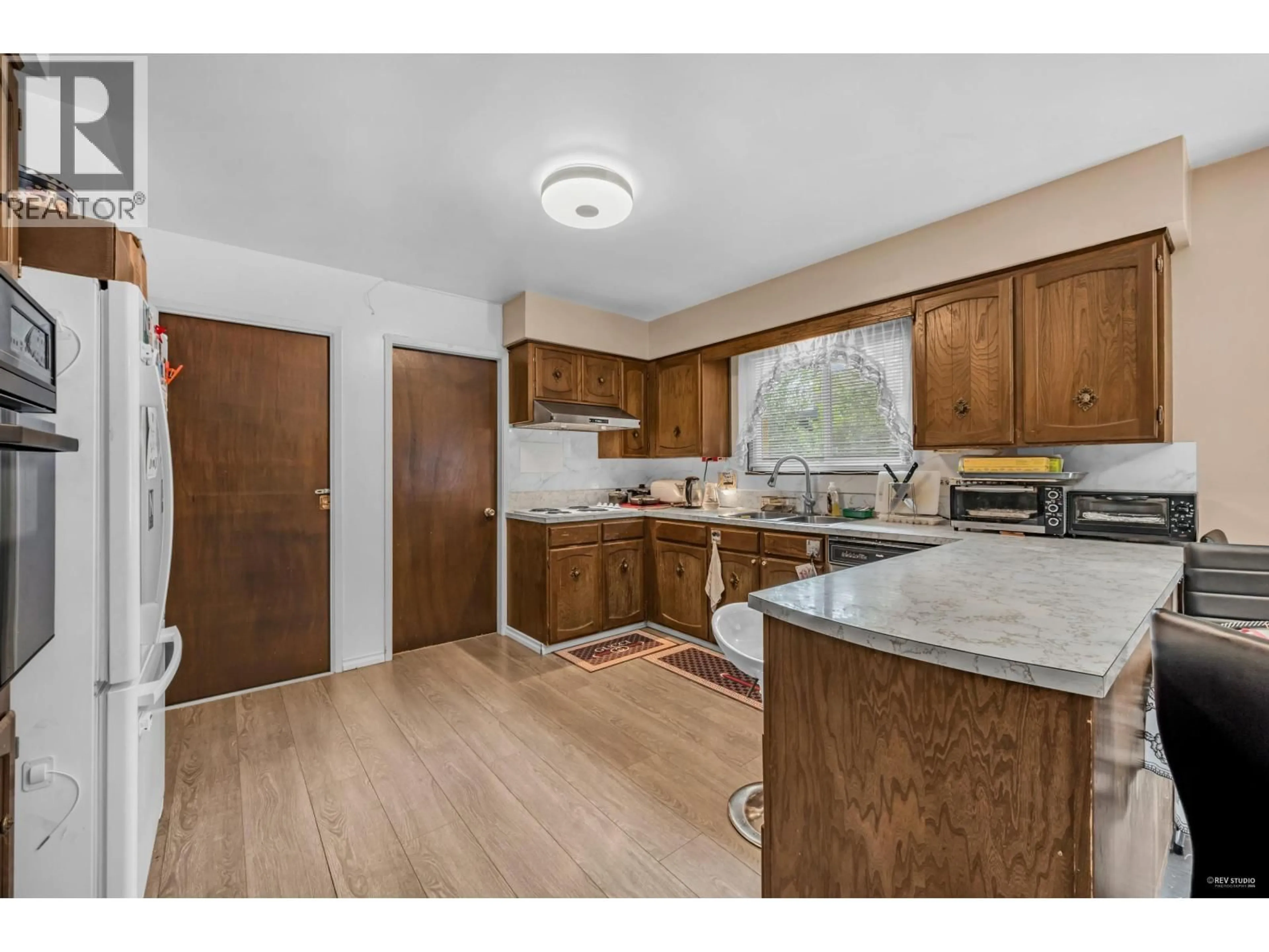 Standard kitchen, unknown for 11420 DANIELS ROAD, Richmond British Columbia V6X1M8