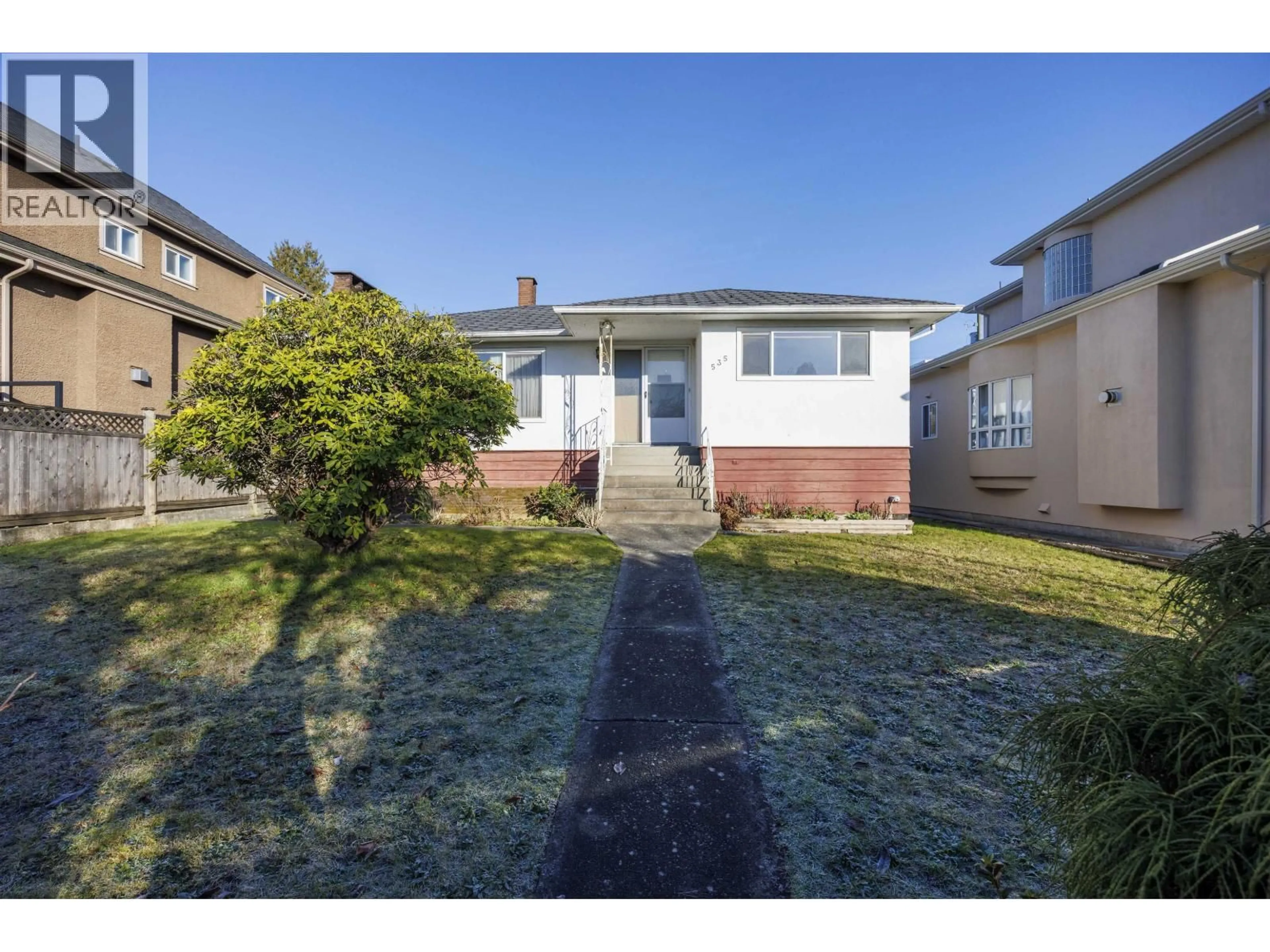 A pic from outside/outdoor area/front of a property/back of a property/a pic from drone, street for 535 62ND AVENUE, Vancouver British Columbia V6P2C8