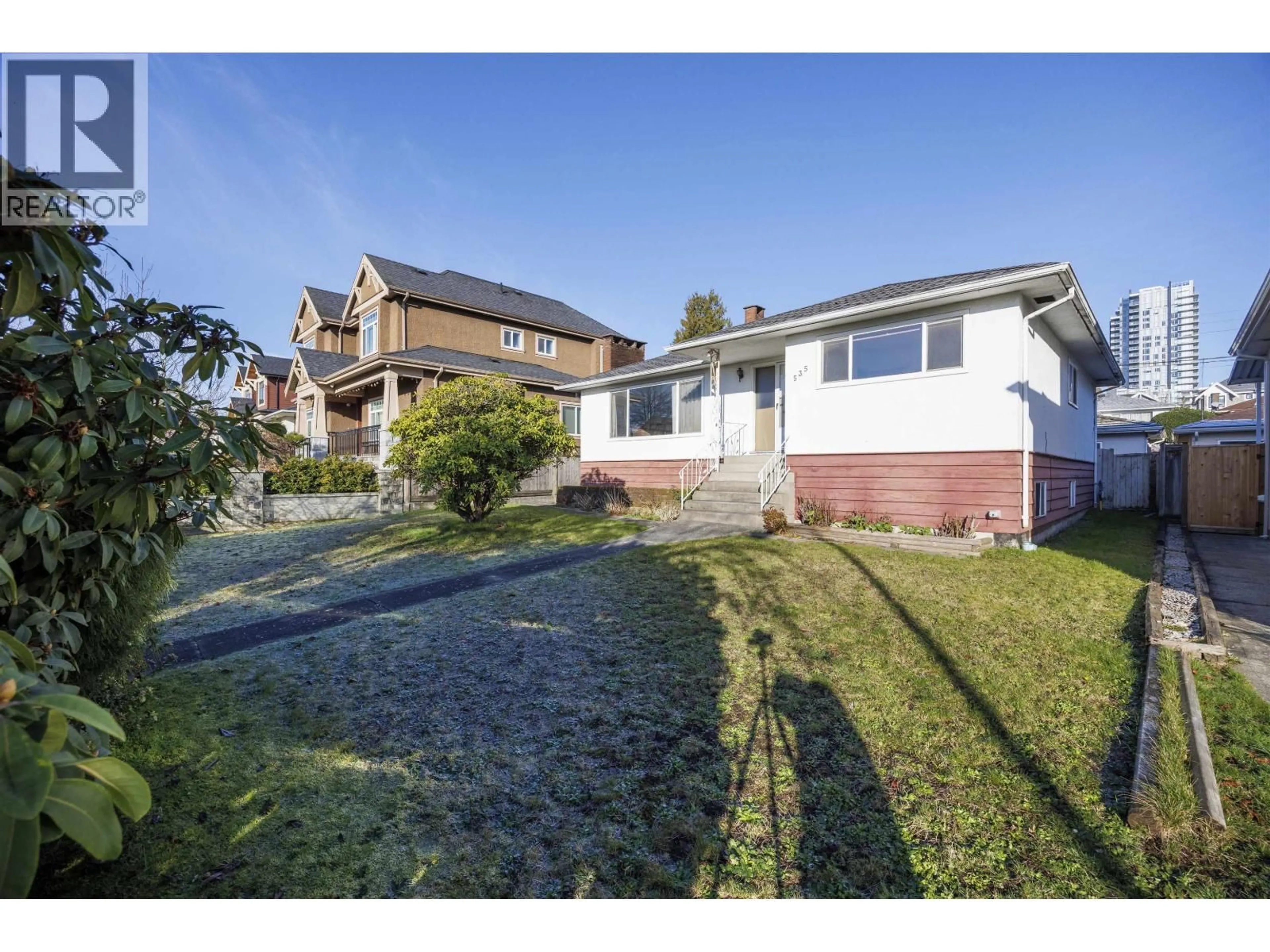 A pic from outside/outdoor area/front of a property/back of a property/a pic from drone, street for 535 62ND AVENUE, Vancouver British Columbia V6P2C8