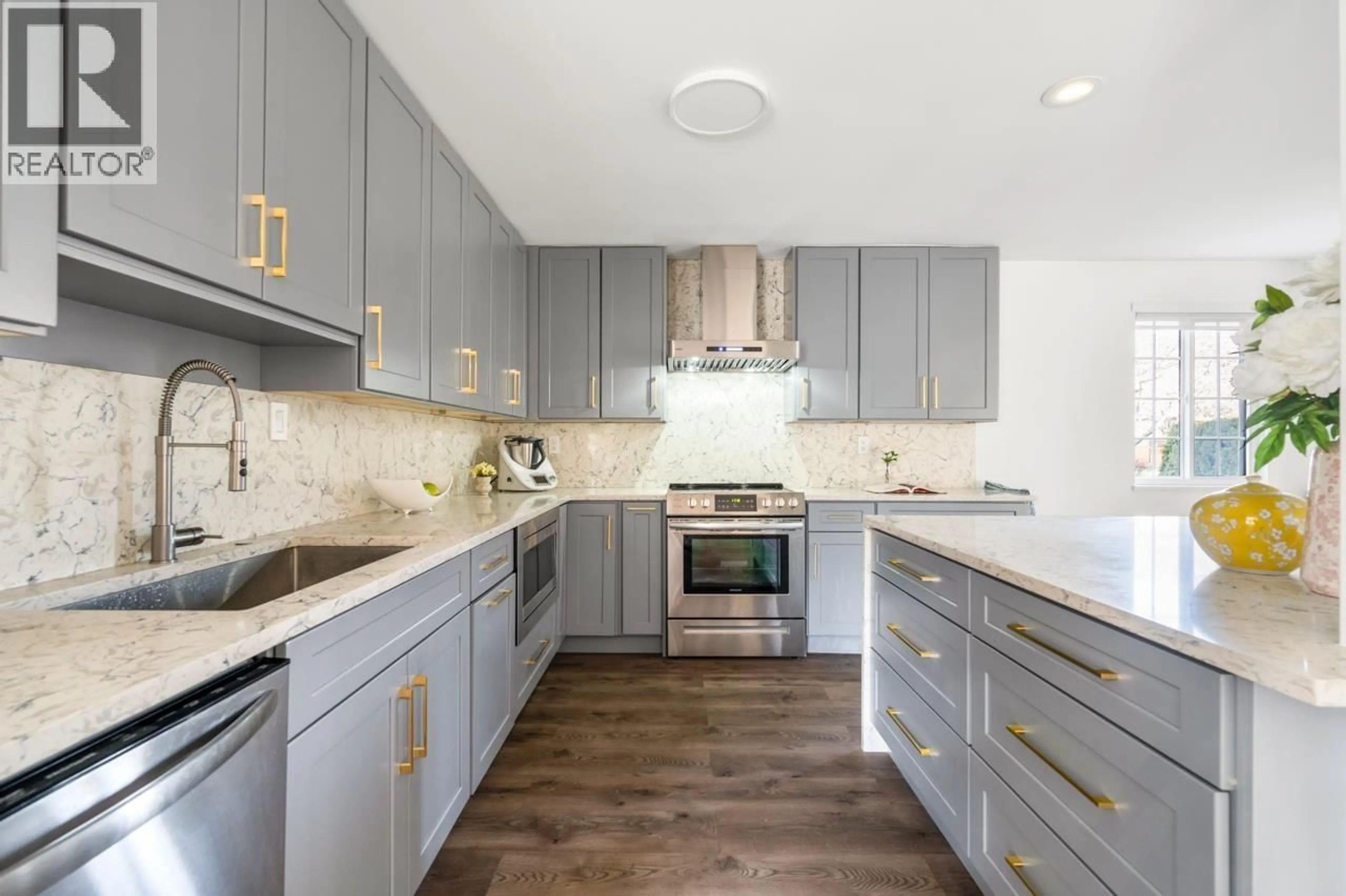 Contemporary kitchen, unknown for 10080 ROSEDENE CRESCENT, Richmond British Columbia V7A2P7