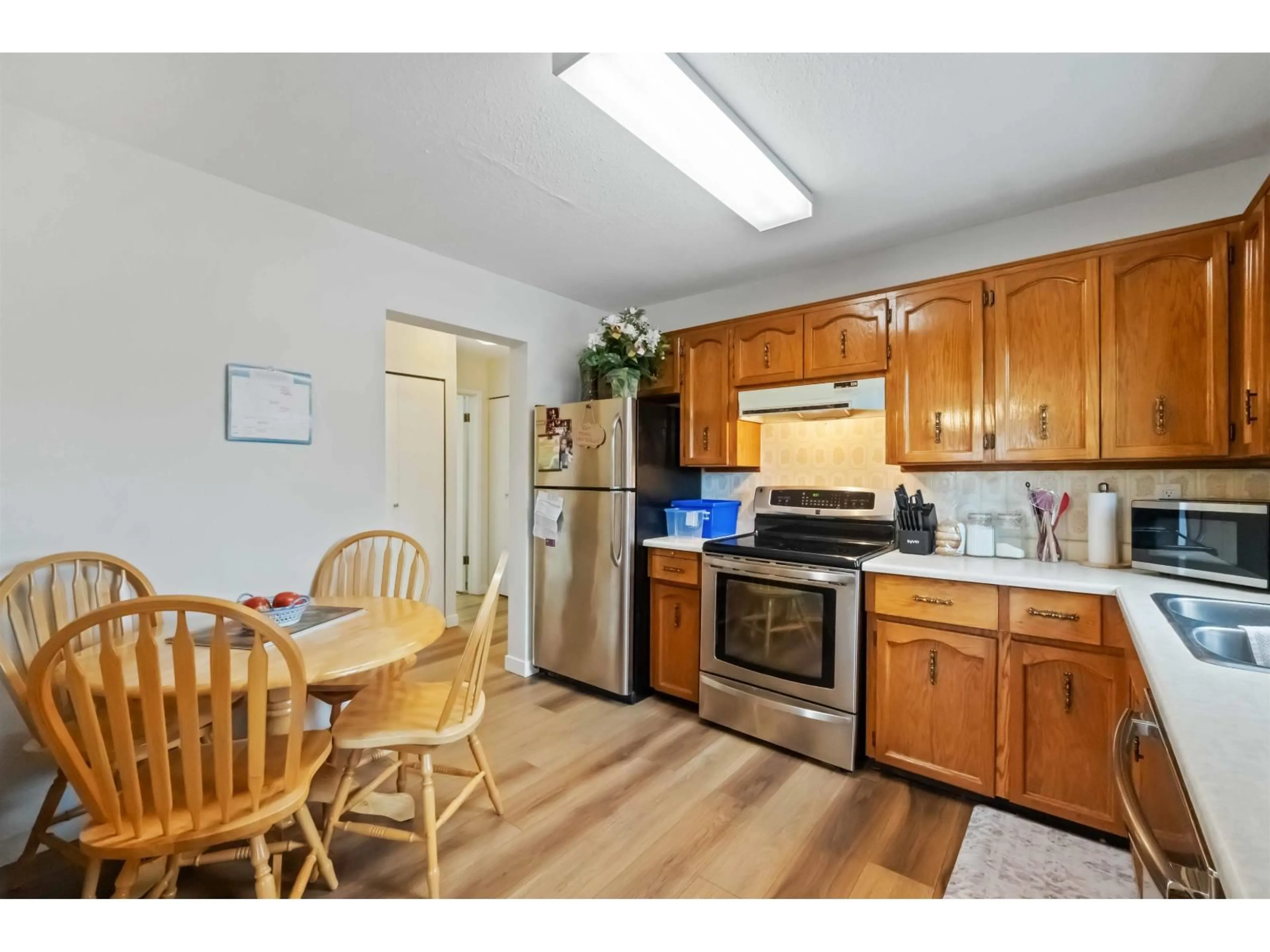Standard kitchen, unknown for 201 - 32119 OLD YALE ROAD, Abbotsford British Columbia V2T2C8