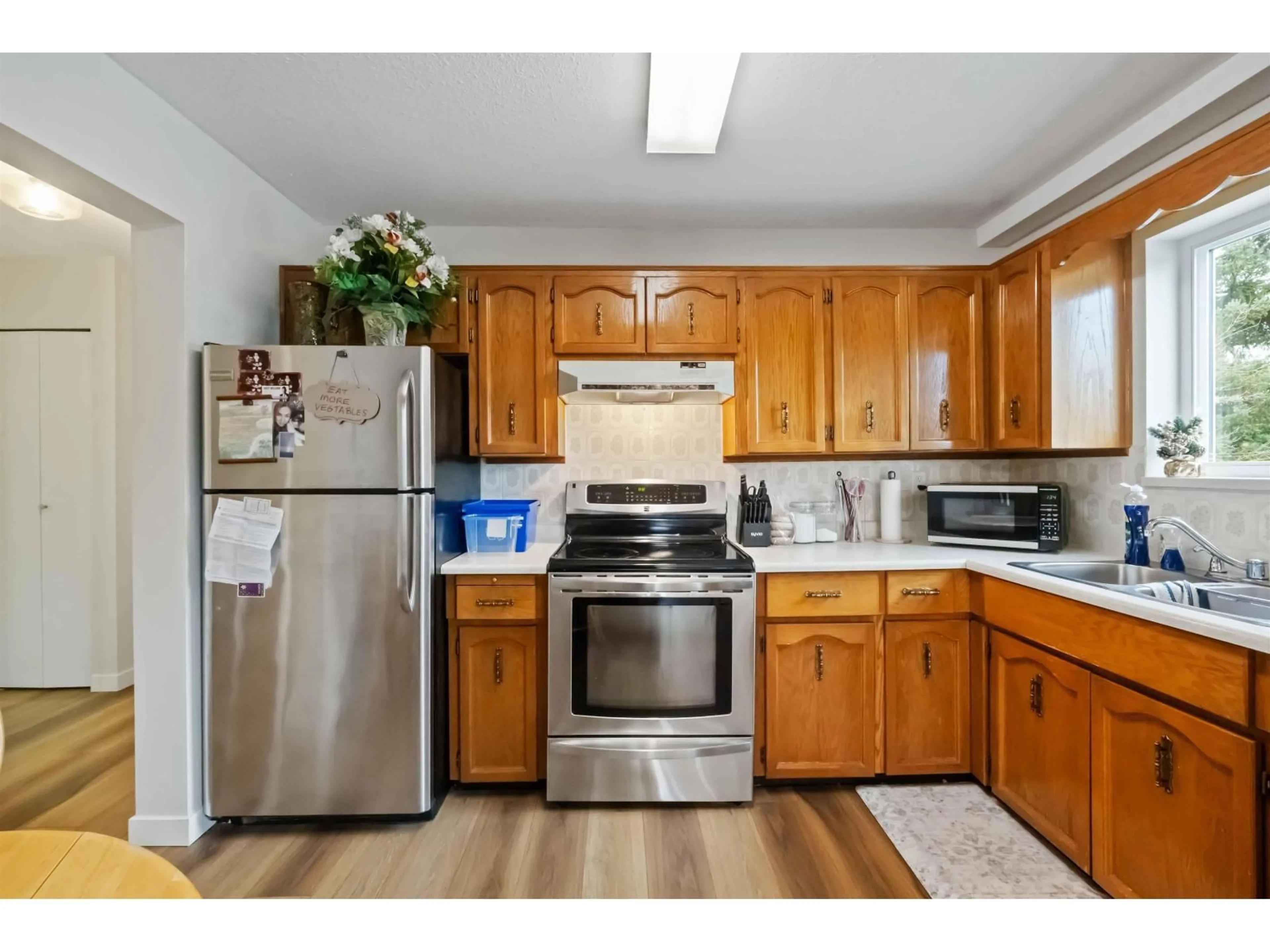 Standard kitchen, wood/laminate floor for 201 - 32119 OLD YALE ROAD, Abbotsford British Columbia V2T2C8