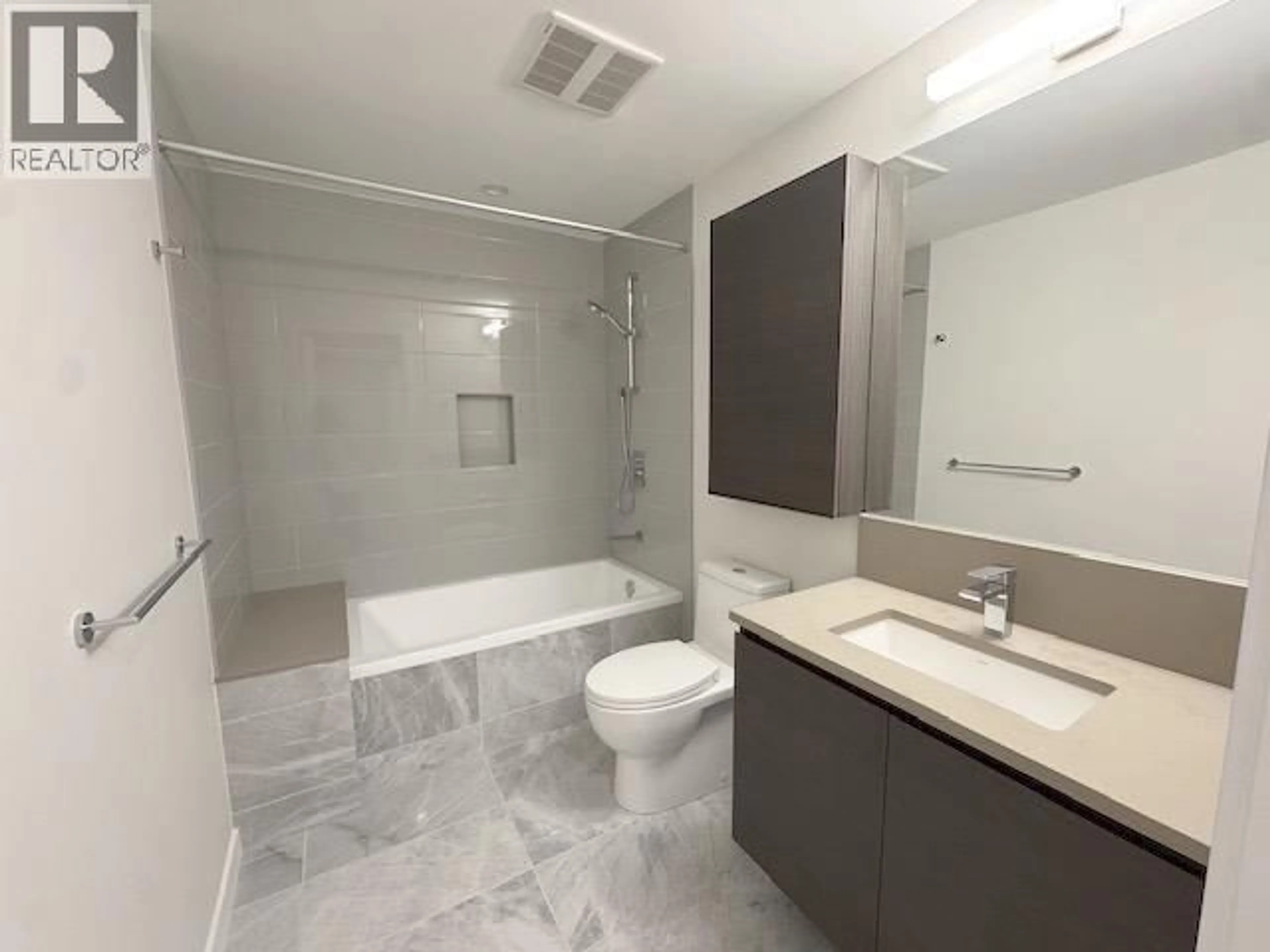 Standard bathroom, ceramic/tile floor for 5509 - 2108 GILMORE AVENUE, Burnaby British Columbia V5C0N8