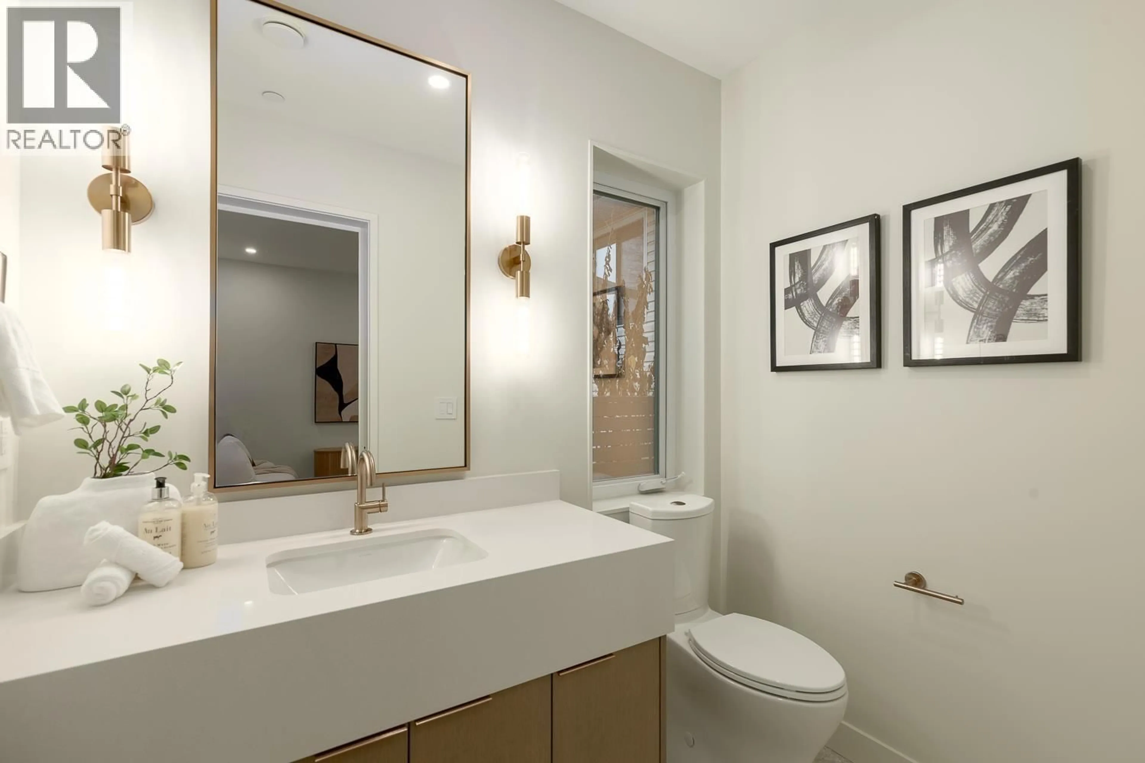 Standard bathroom, ceramic/tile floor for 5405 WALES STREET, Vancouver British Columbia V5R3M9