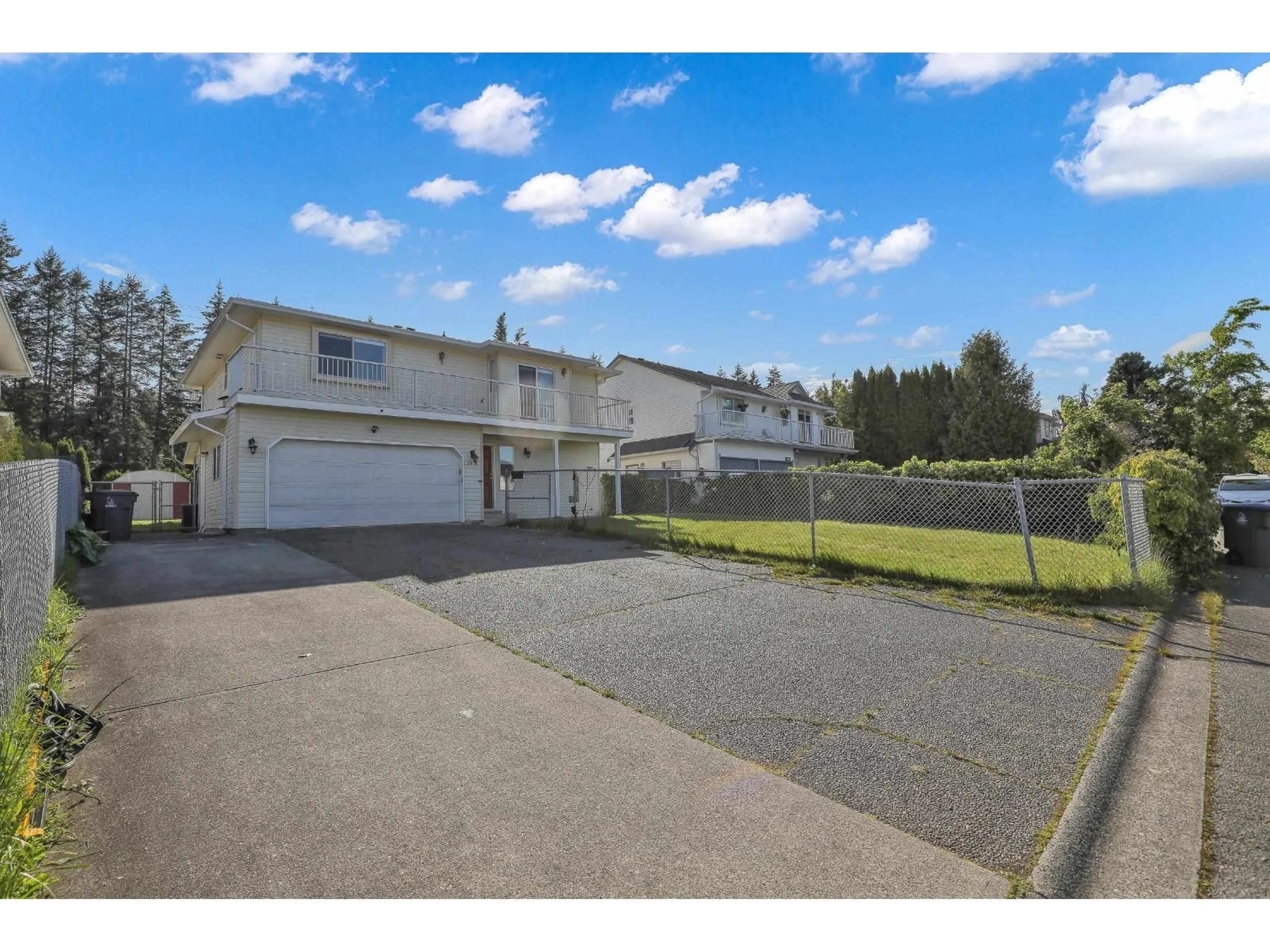 A pic from outside/outdoor area/front of a property/back of a property/a pic from drone, street for 1876 KING GEORGE BOULEVARD, Surrey British Columbia V4A5A1