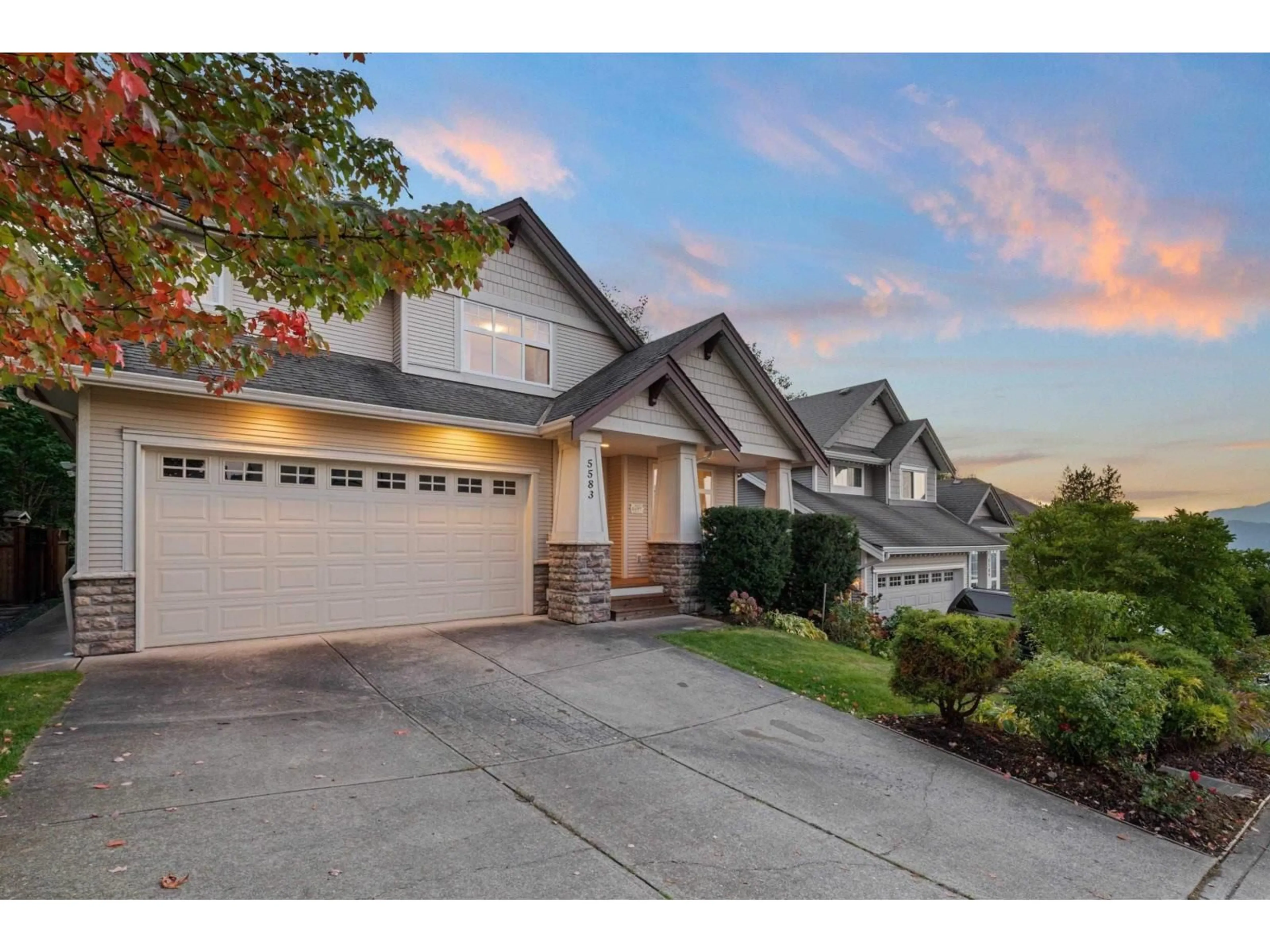 Home with vinyl exterior material, street for 5583 THOM CREEK DRIVE, Chilliwack British Columbia V2R5Z6