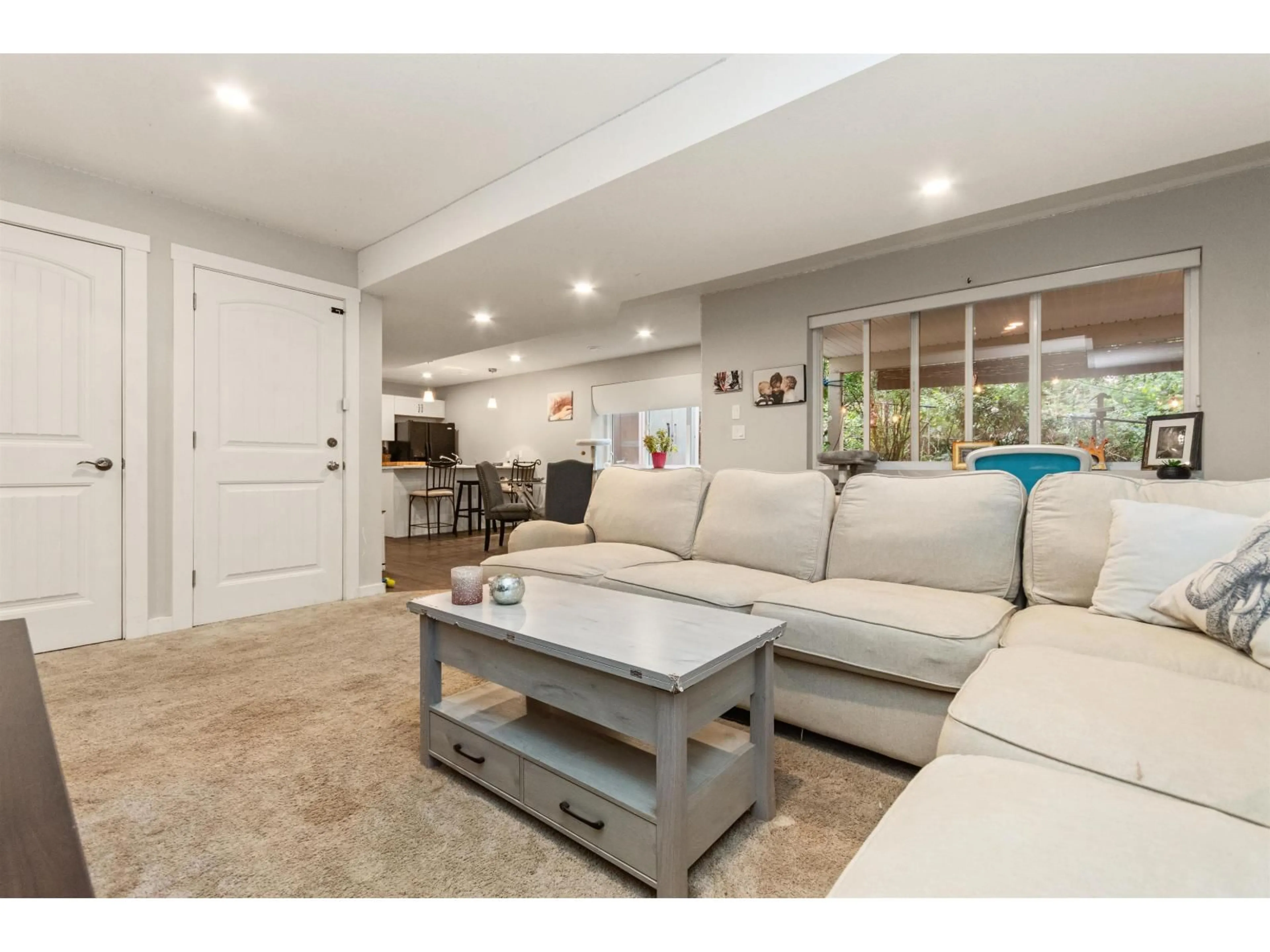 Living room with furniture, unknown for 5583 THOM CREEK DRIVE, Chilliwack British Columbia V2R5Z6