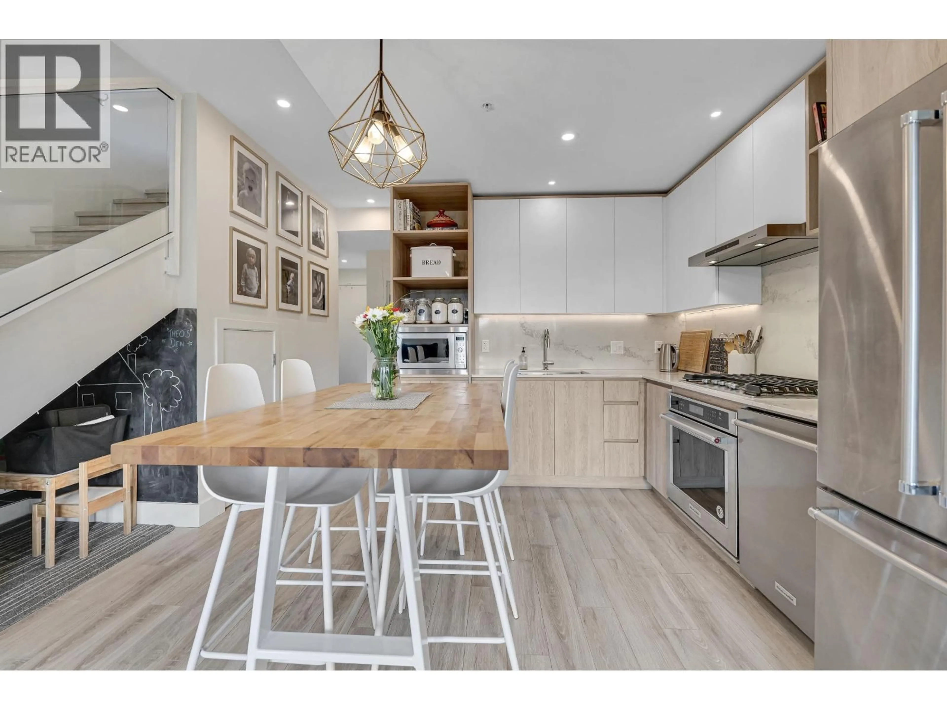 Open concept kitchen, unknown for 448 - 38362 BUCKLEY AVENUE, Squamish British Columbia V8B0J8