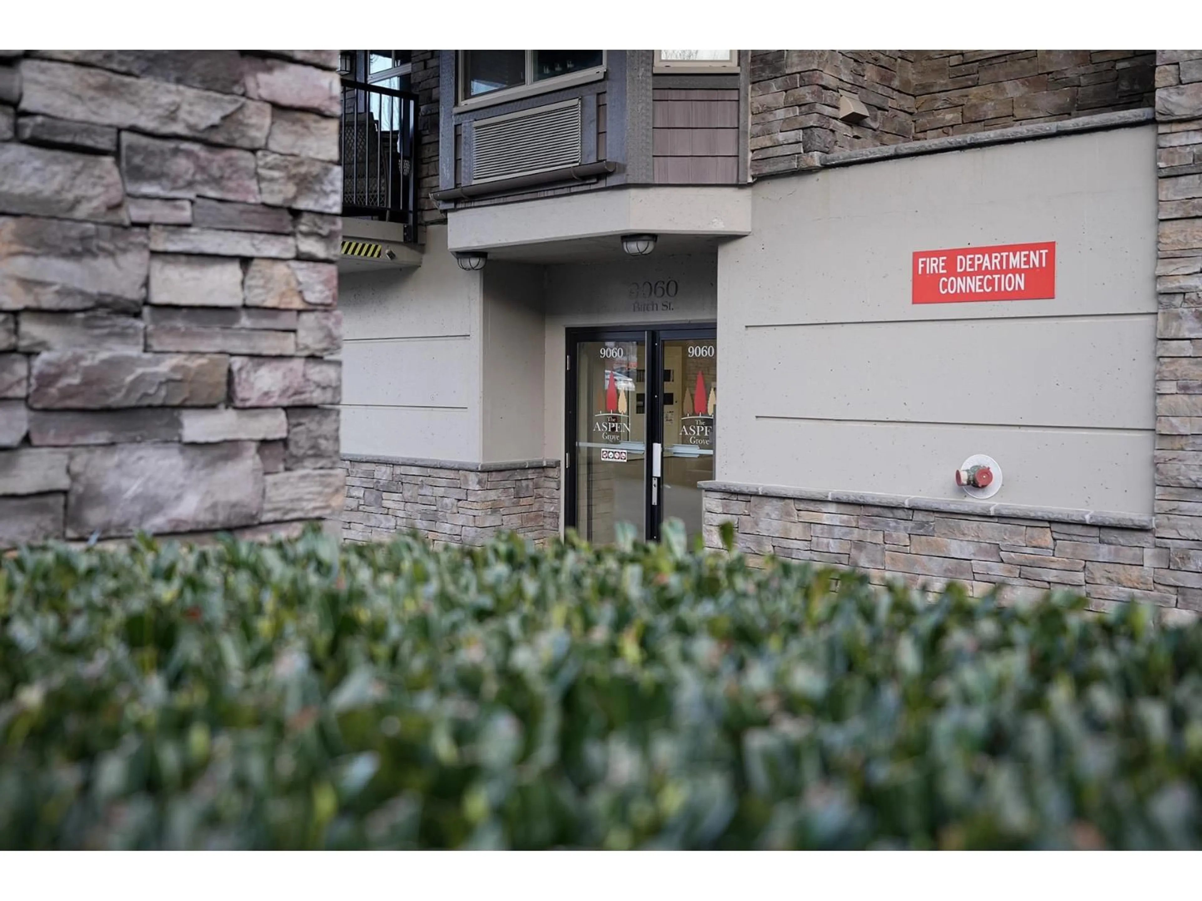 Indoor foyer for 205 - 9060 BIRCH STREET, Chilliwack British Columbia V2P4N4