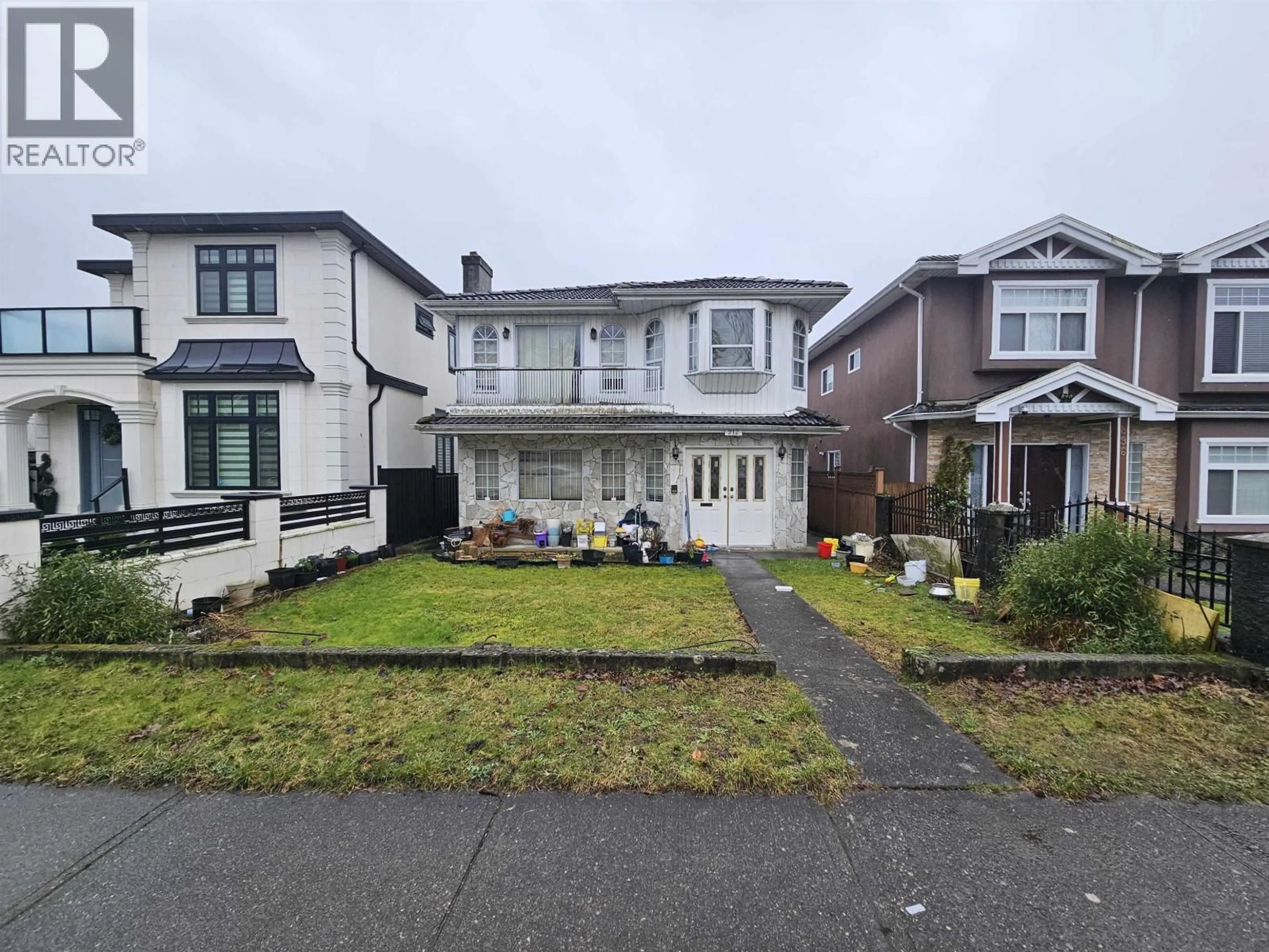 A pic from outside/outdoor area/front of a property/back of a property/a pic from drone, street for 912 57TH AVENUE, Vancouver British Columbia V5X1T5