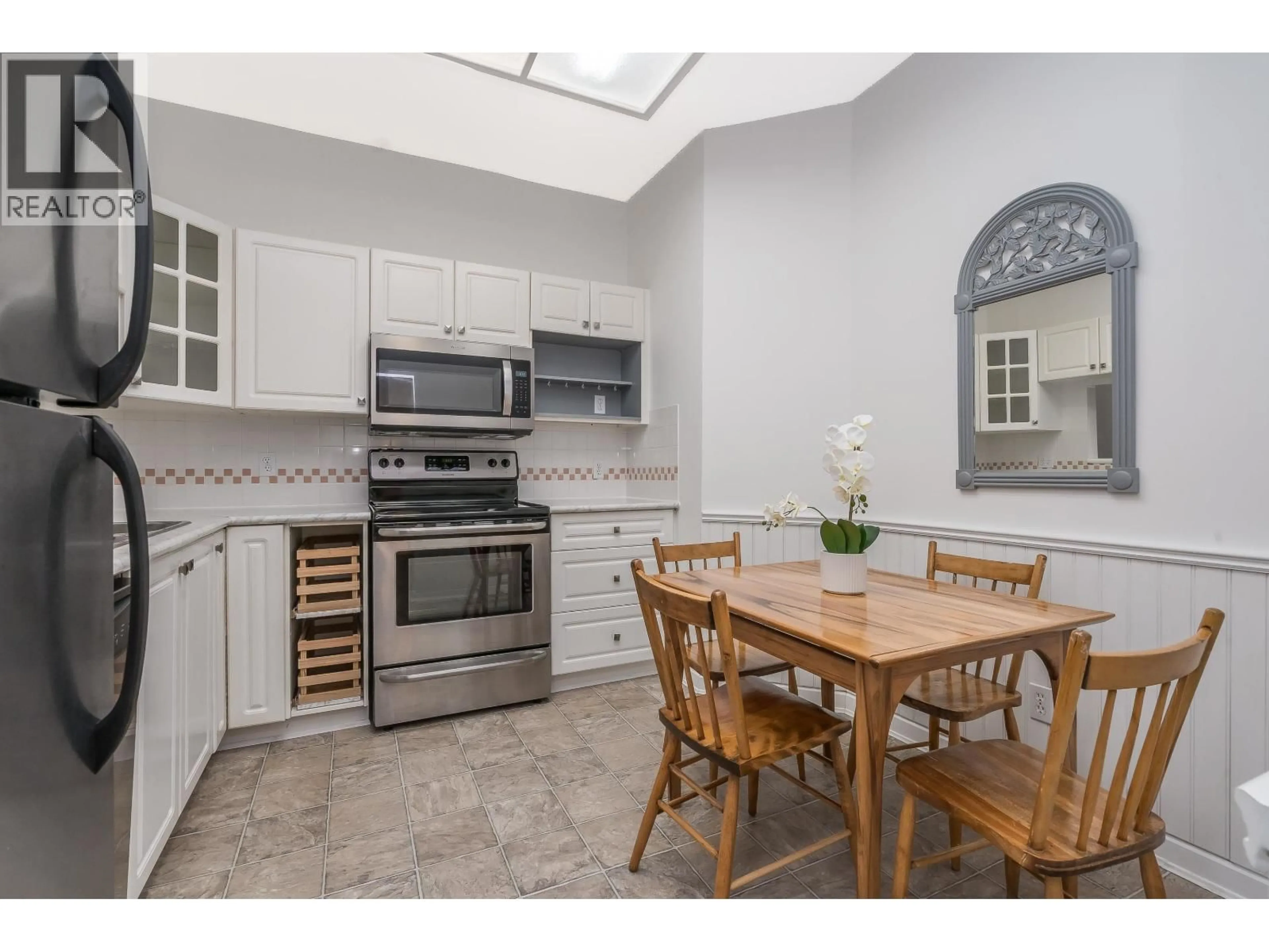 Open concept kitchen, ceramic/tile floor for 305 - 4728 53 STREET, Delta British Columbia V4K2Z1