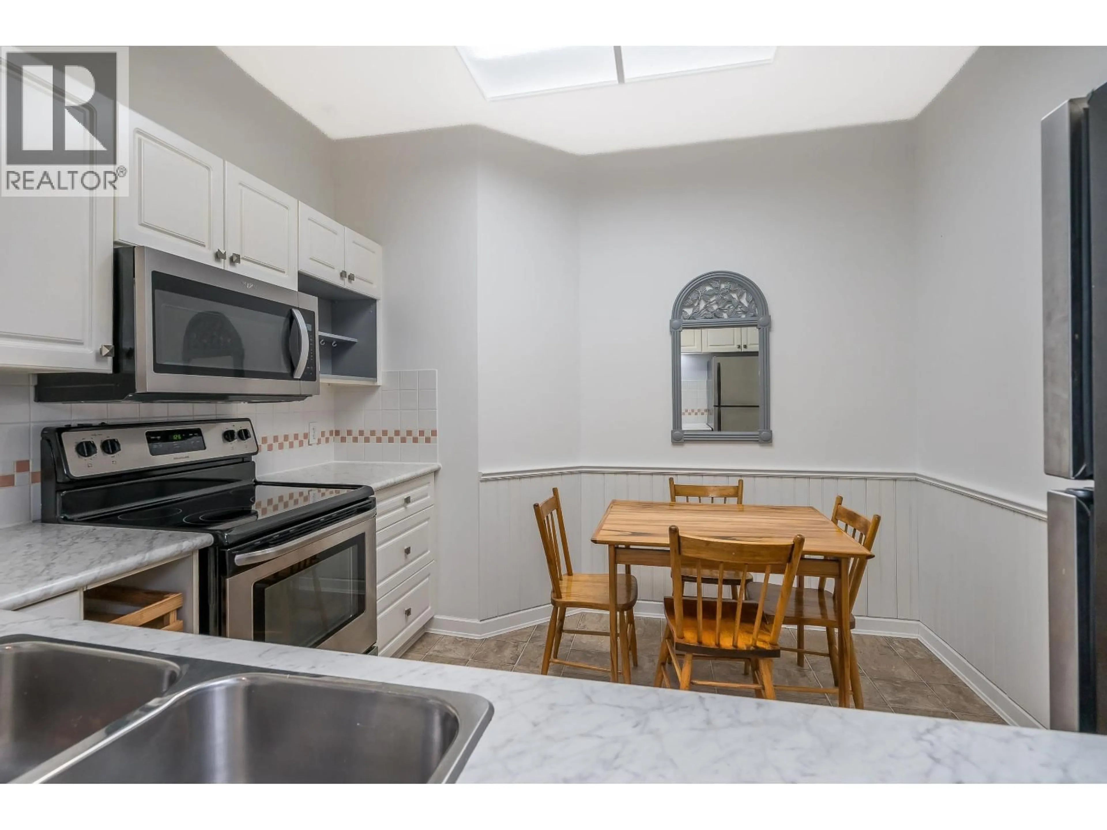 Standard kitchen, ceramic/tile floor for 305 - 4728 53 STREET, Delta British Columbia V4K2Z1